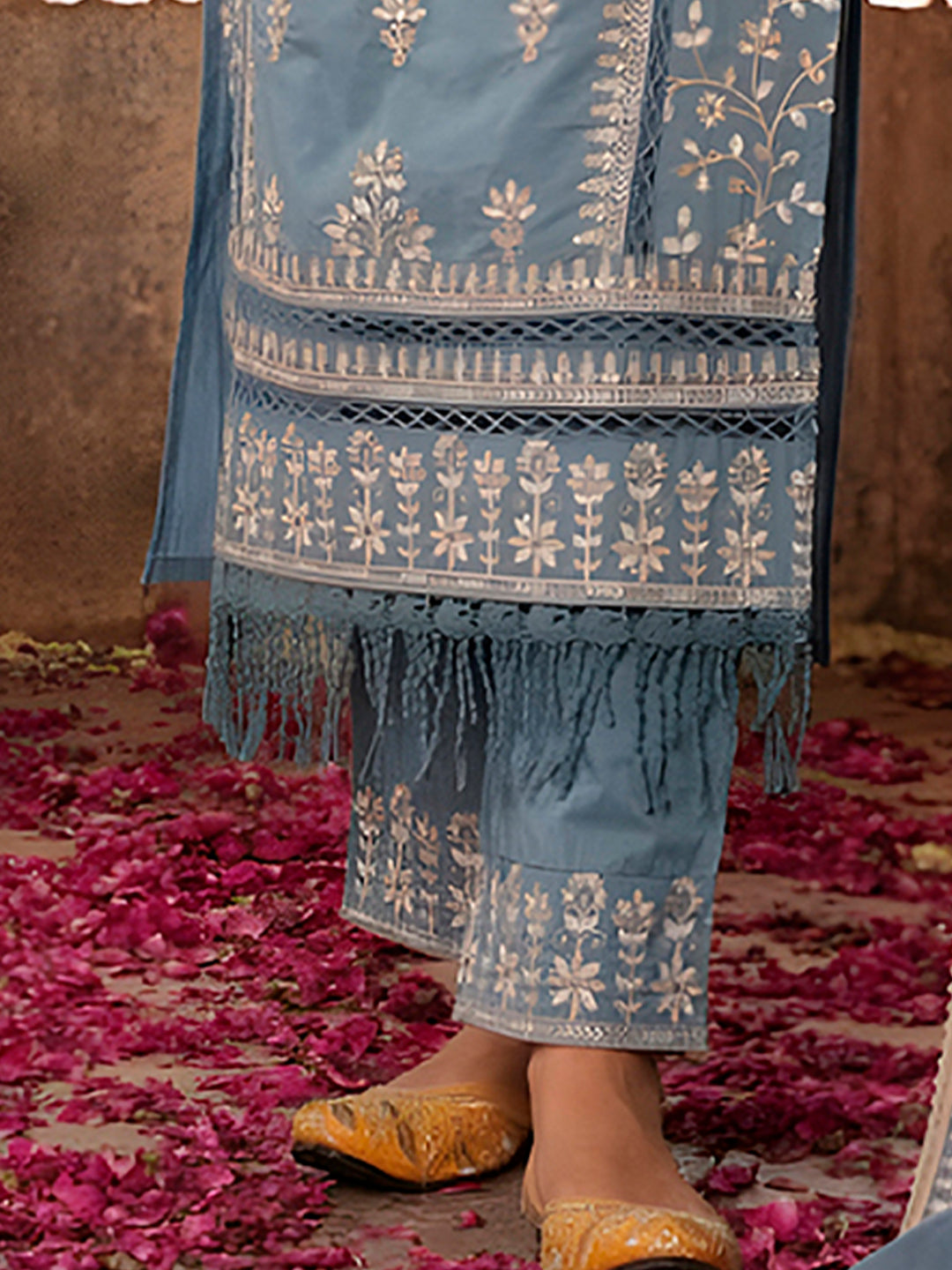 Embroidered & Lace Detailed Kurta with Pant & Embroidered dupatta Luxury