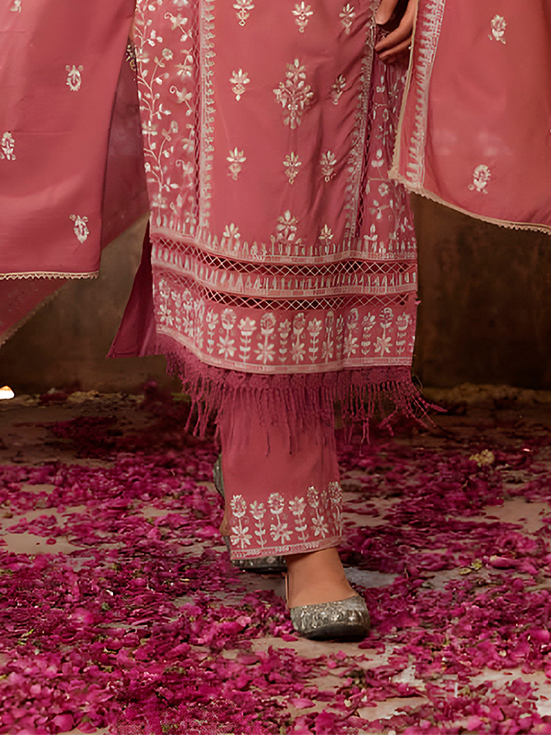 Embroidered & Lace Detailed Kurta with Pant & Embroidered dupatta Luxury