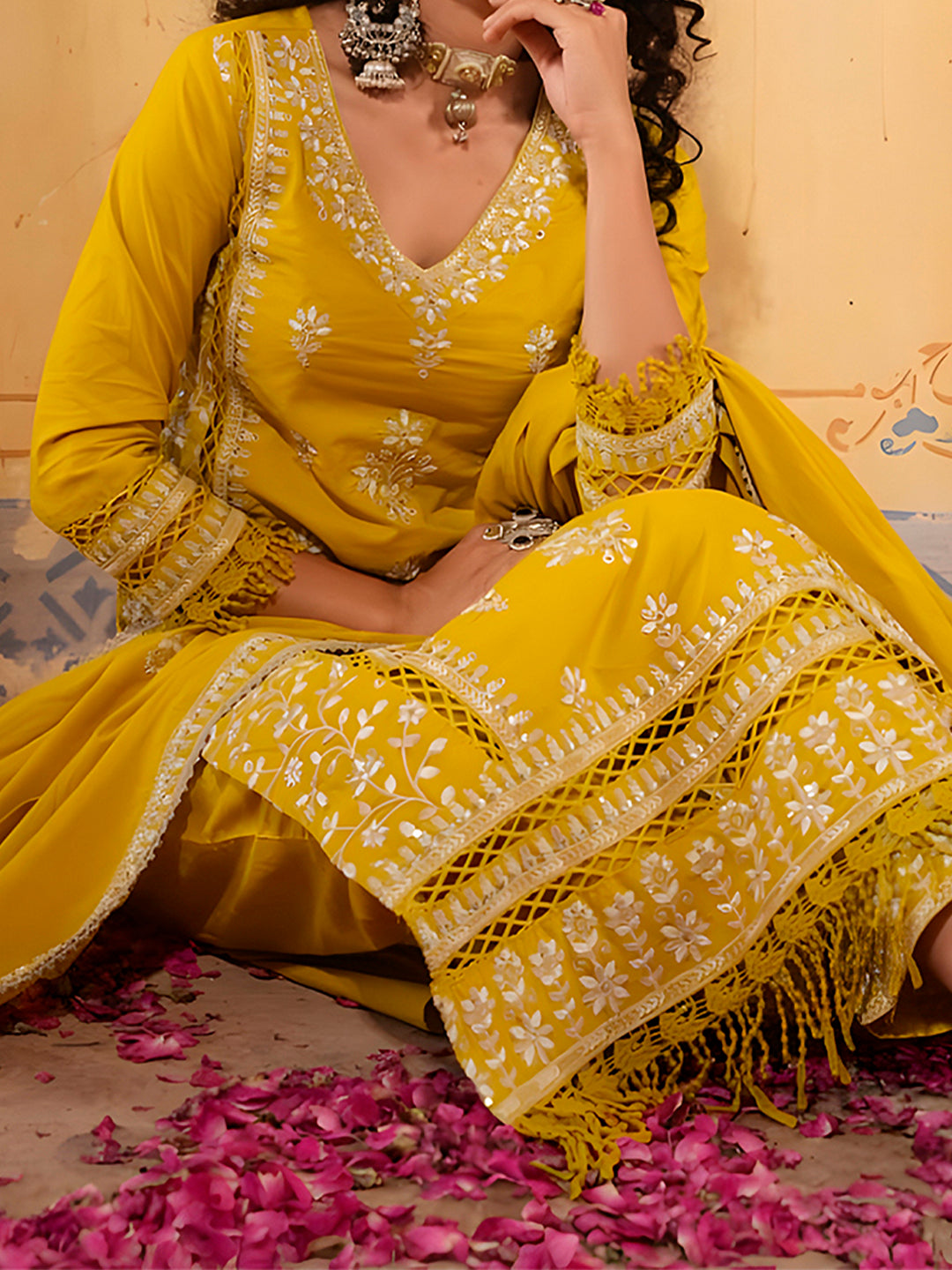 Embroidered & Lace Detailed Kurta with Pant & Embroidered dupatta Luxury