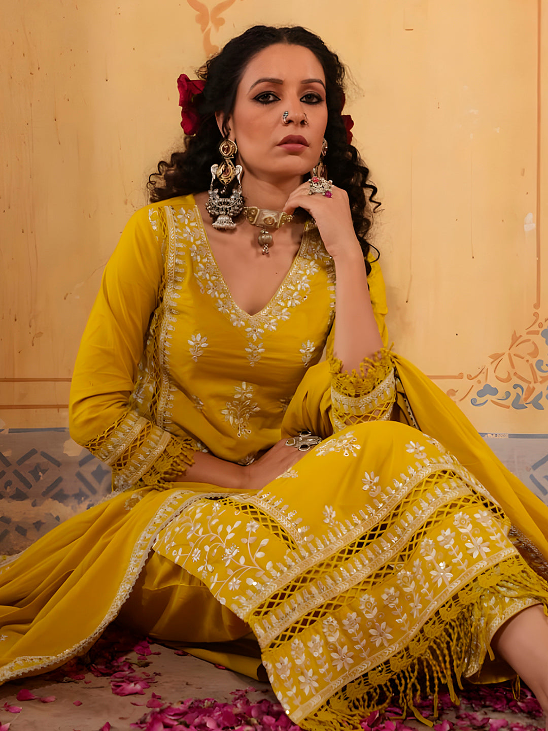 Embroidered & Lace Detailed Kurta with Pant & Embroidered dupatta Luxury