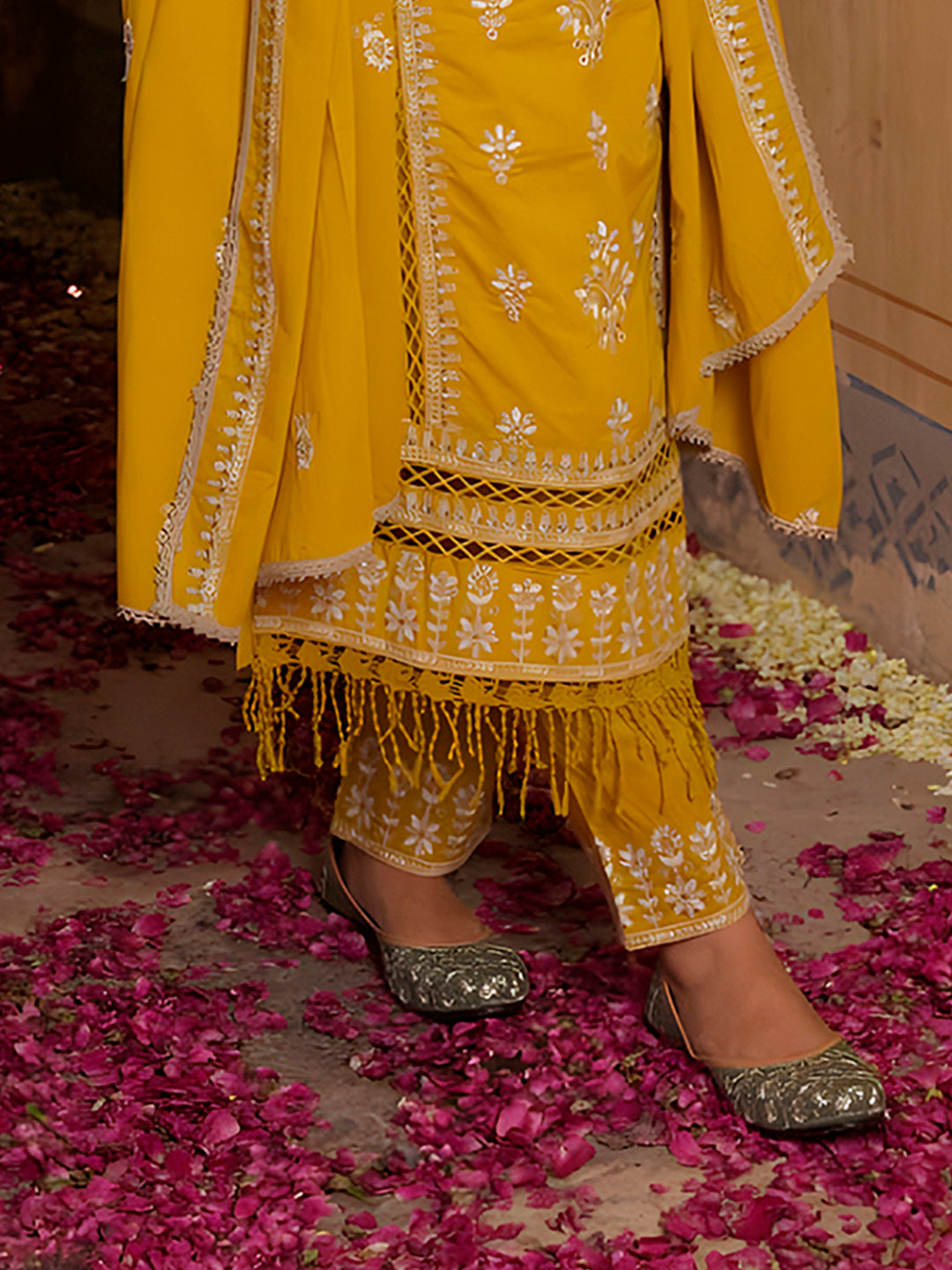 Embroidered & Lace Detailed Kurta with Pant & Embroidered dupatta Luxury