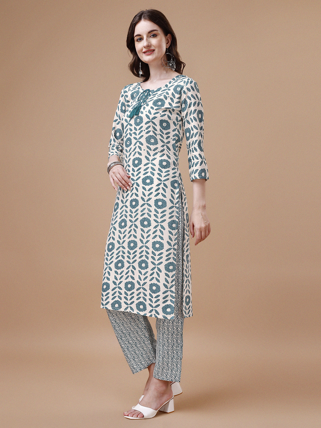 Women Tie up tassel Neck Printed Kurta with pant