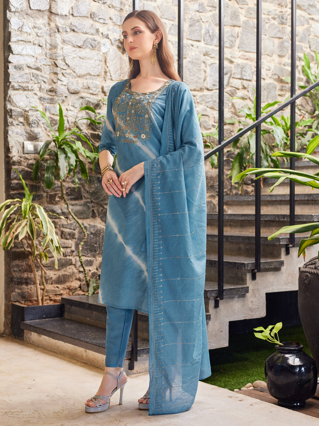 Leheriya Printed & Embroidered Kurta with pant & dupatta