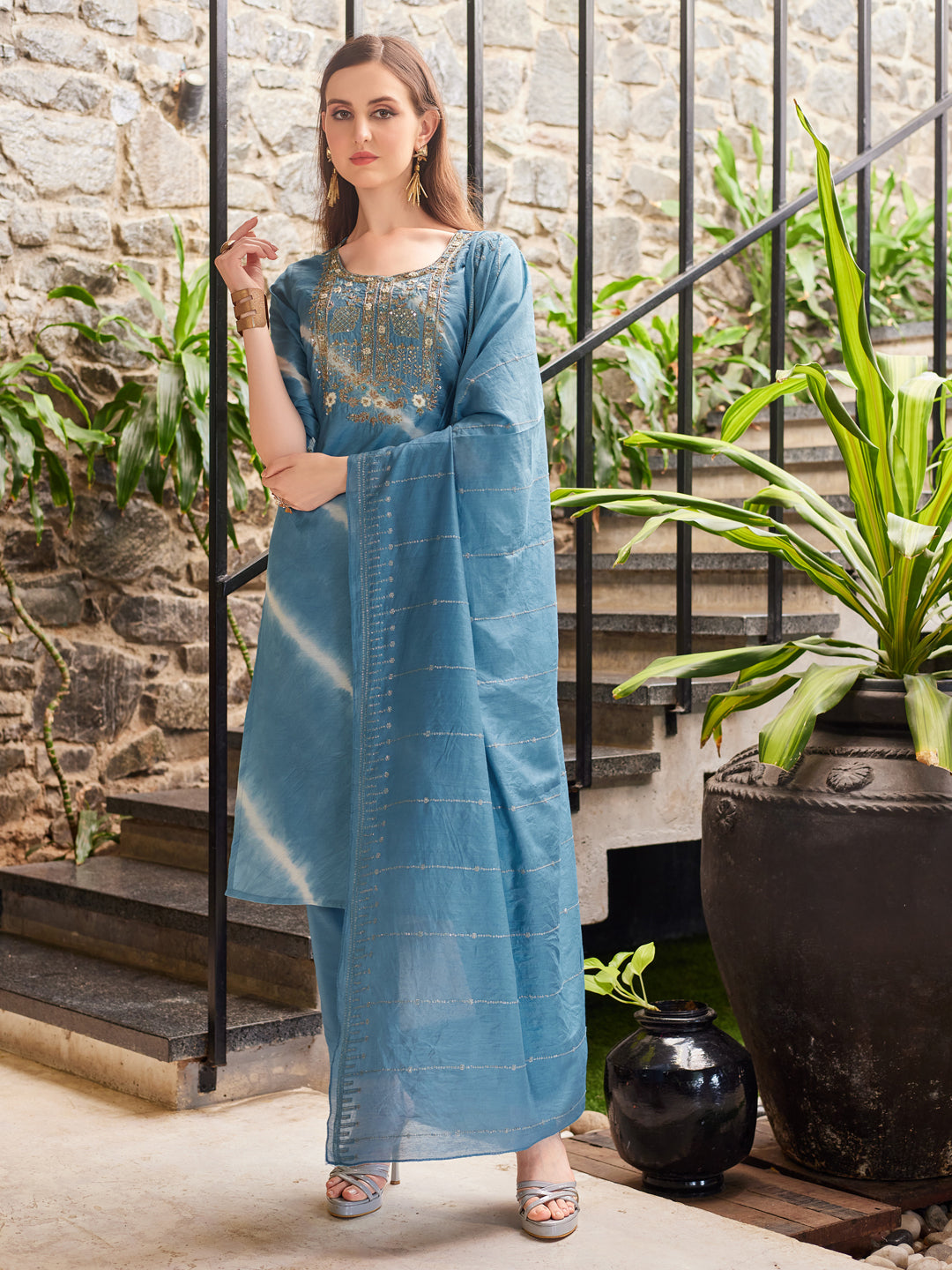 Leheriya Printed & Embroidered Kurta with pant & dupatta