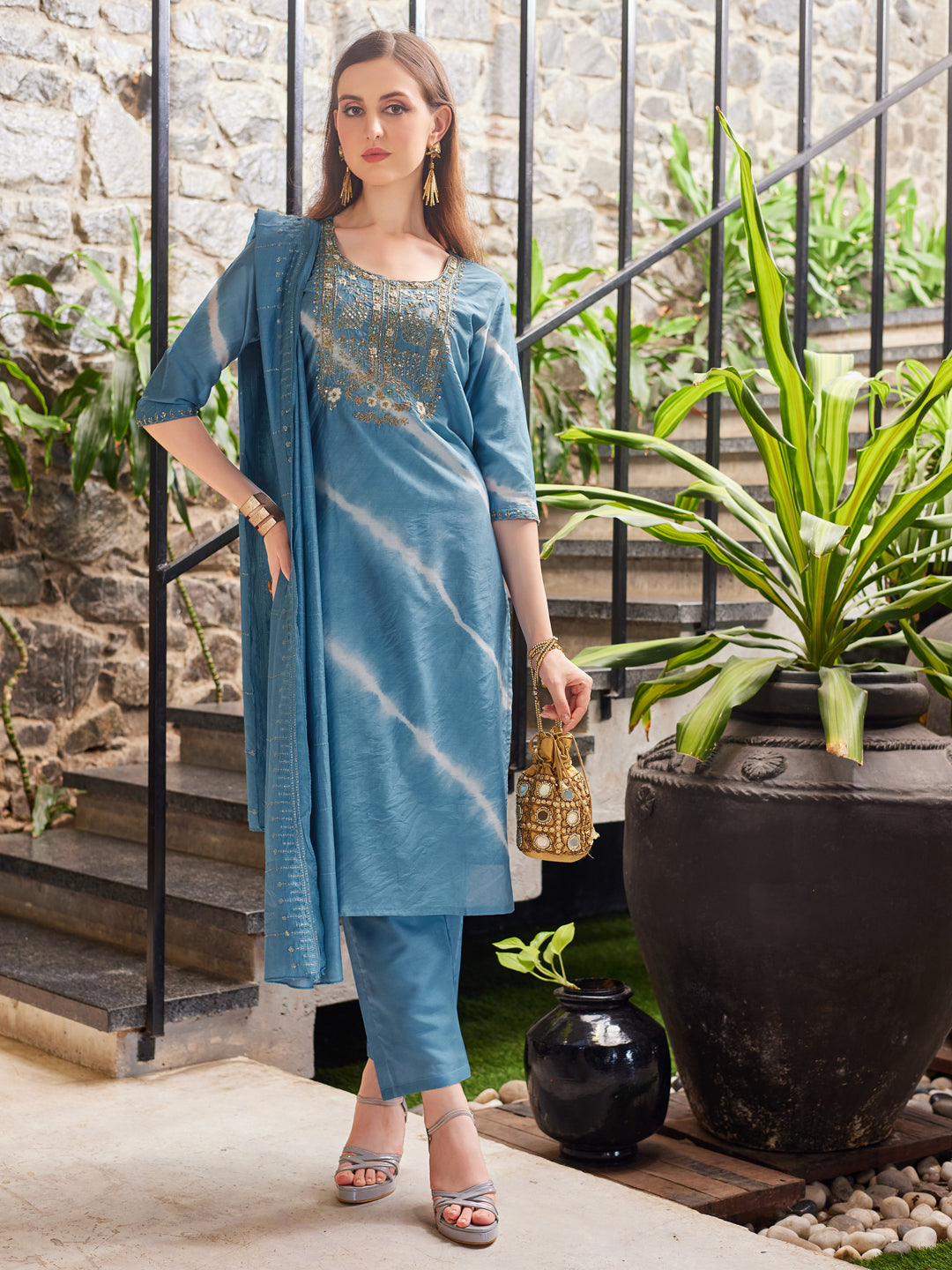 Leheriya Printed & Embroidered Kurta with pant & dupatta