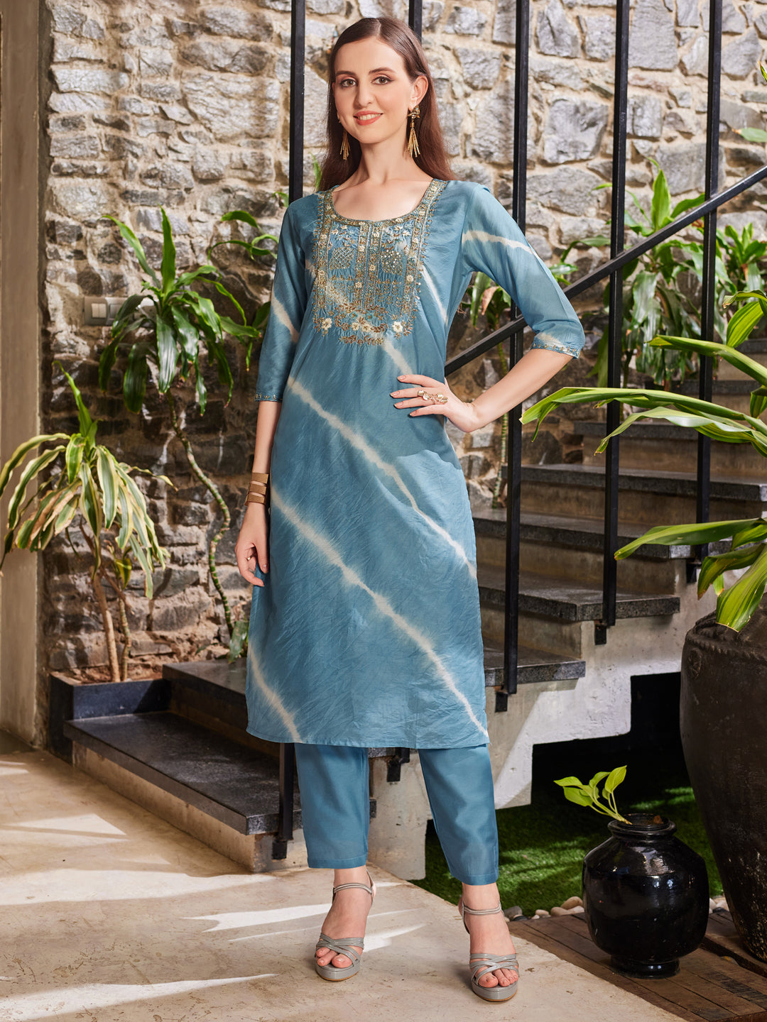 Leheriya Printed & Embroidered Kurta with pant & dupatta