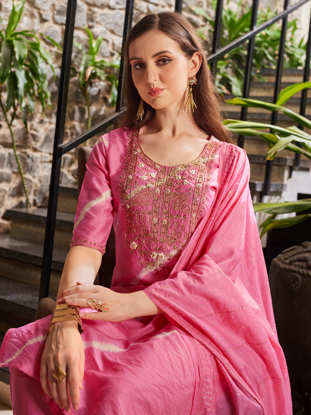 Leheriya Printed Embroidered Kurta with pant & dupatta