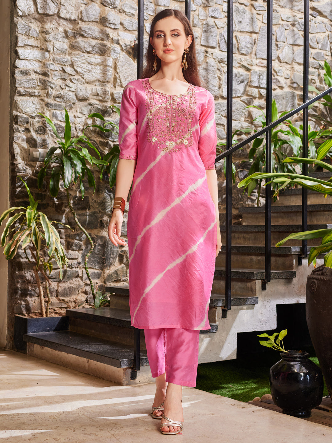 Leheriya Printed Embroidered Kurta with pant & dupatta