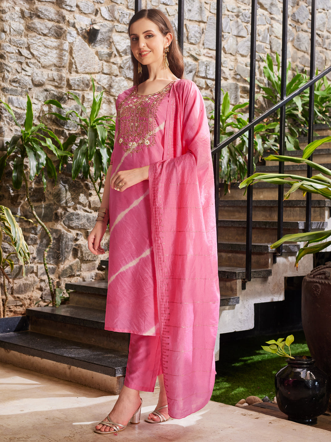 Leheriya Printed Embroidered Kurta with pant & dupatta