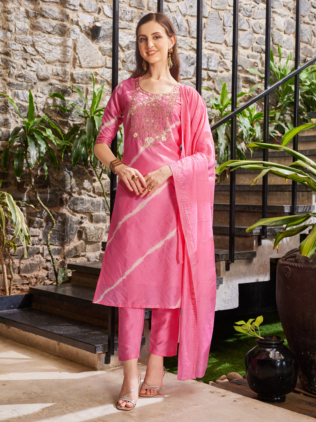 Leheriya Printed Embroidered Kurta with pant & dupatta