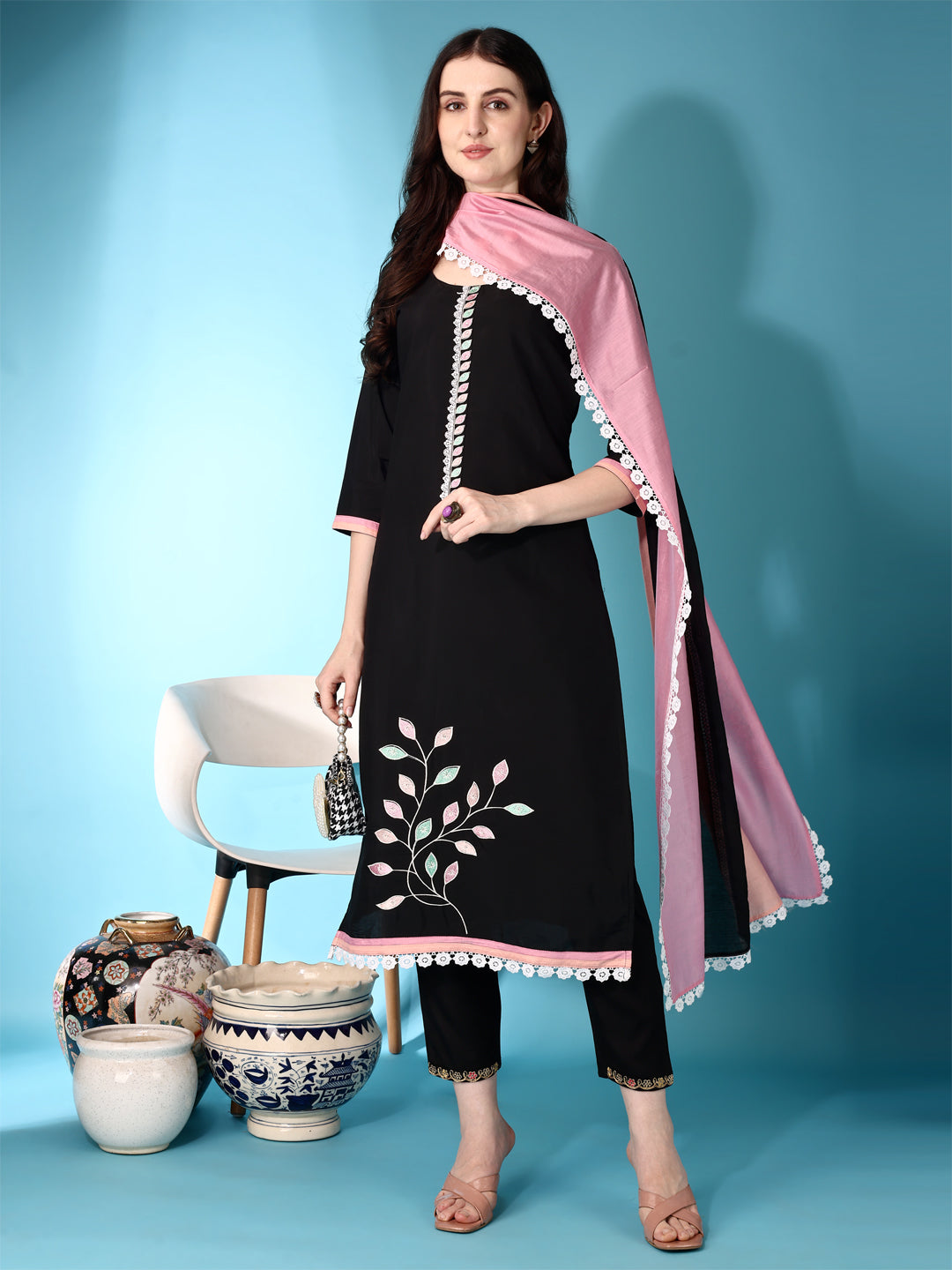 Embroidered & Lace detailing Kurta with pant & Multicoloured Dupatta