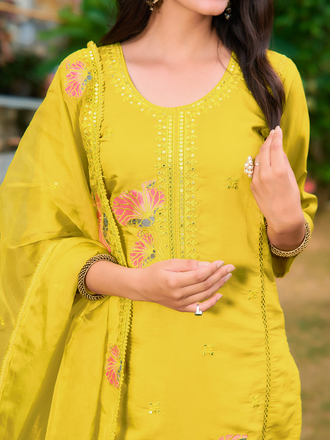 Full Front Embroidered Kurta with pant & Embroidered Organza Dupatta