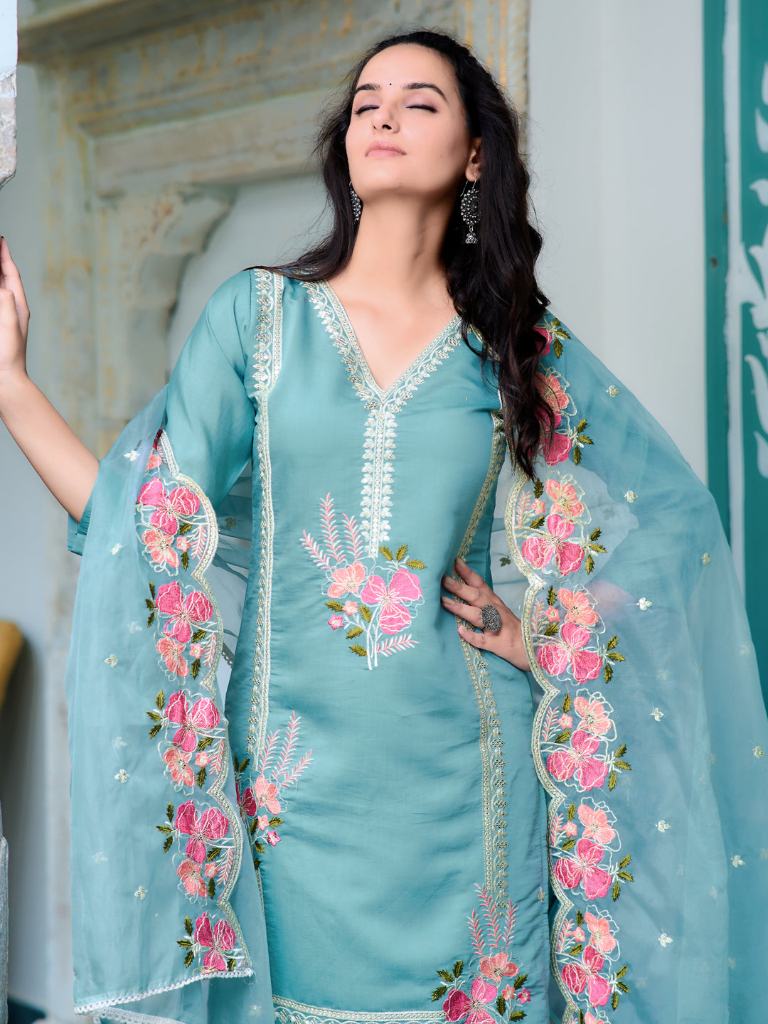 Full Front Embroidered Kurta with pant & Embroidered Organza Dupatta