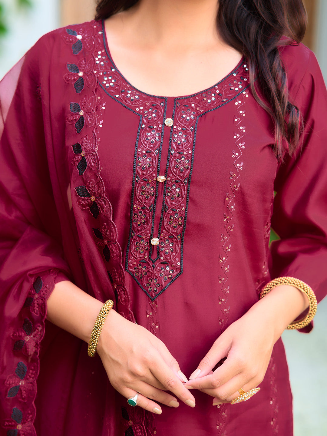 Embroidered Kurta with pant & Embroidered Cut work Organza Dupatta