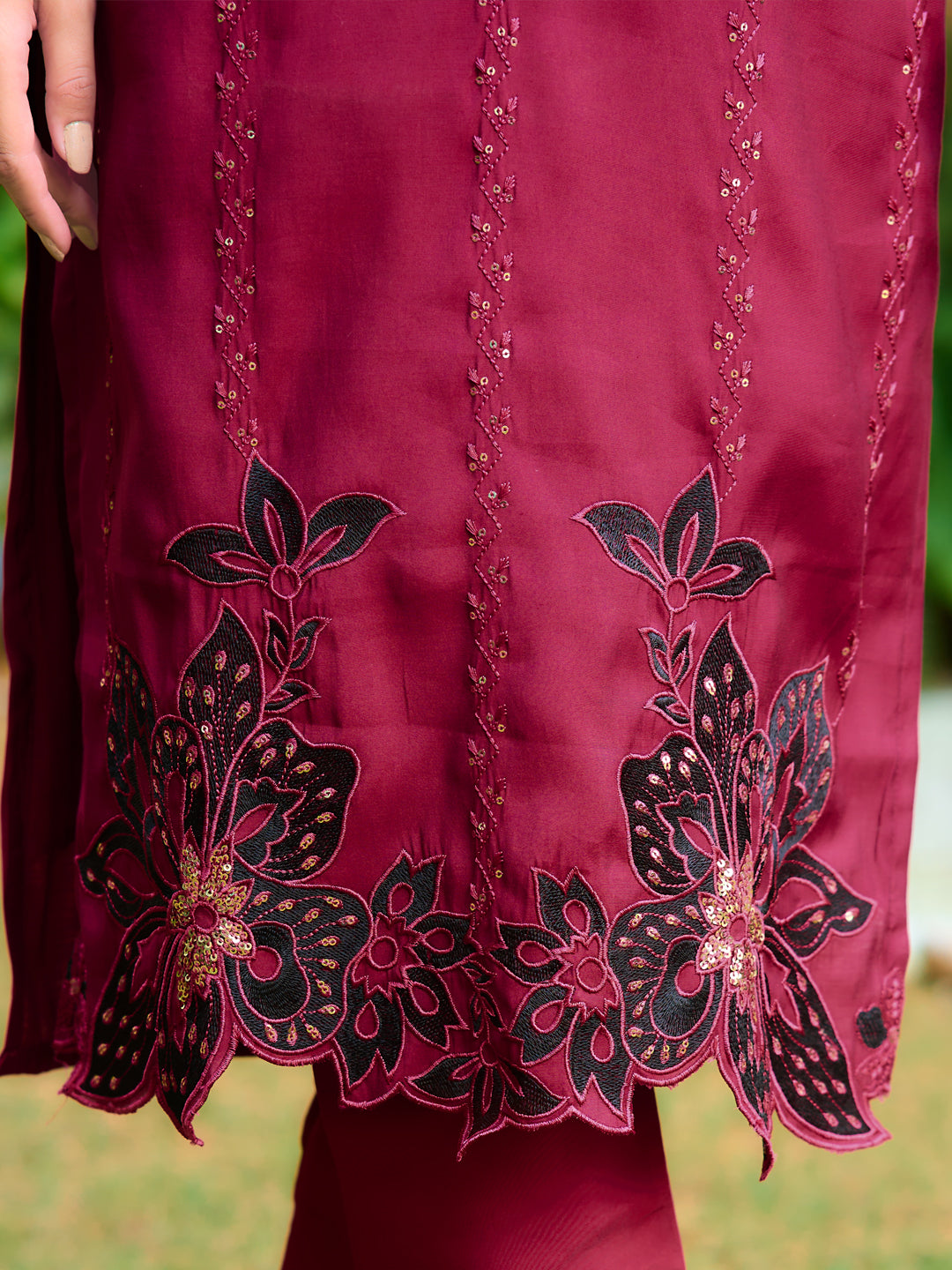 Embroidered Kurta with pant & Embroidered Cut work Organza Dupatta