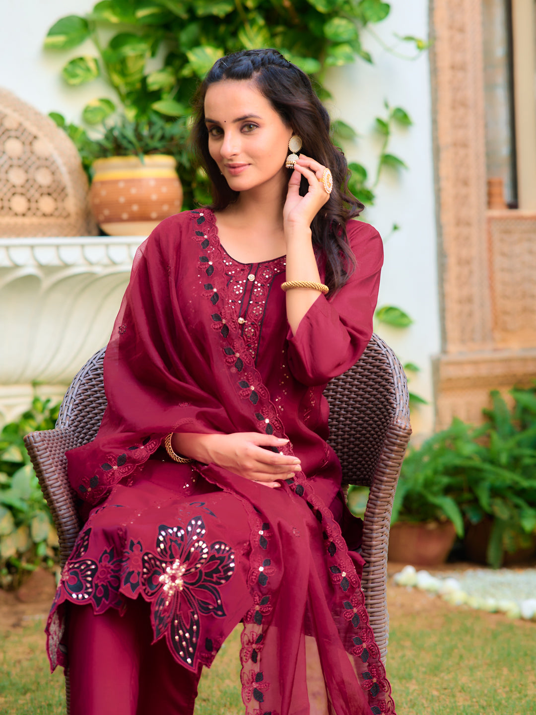 Embroidered Kurta with pant & Embroidered Cut work Organza Dupatta