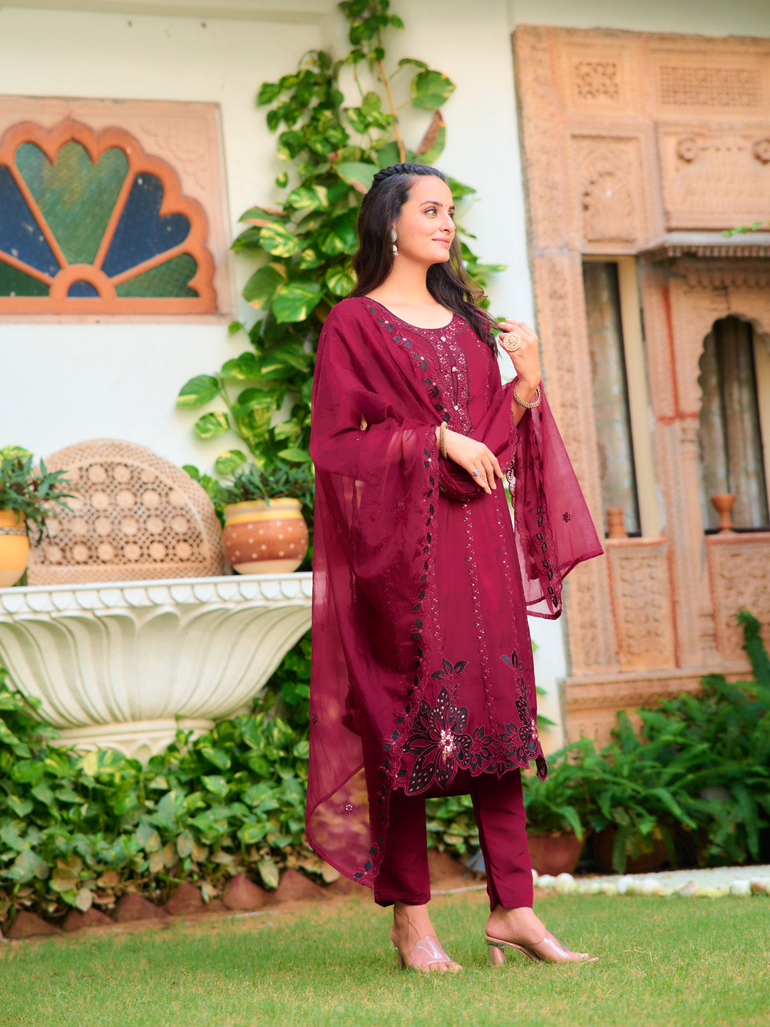 Embroidered Kurta with pant & Embroidered Cut work Organza Dupatta