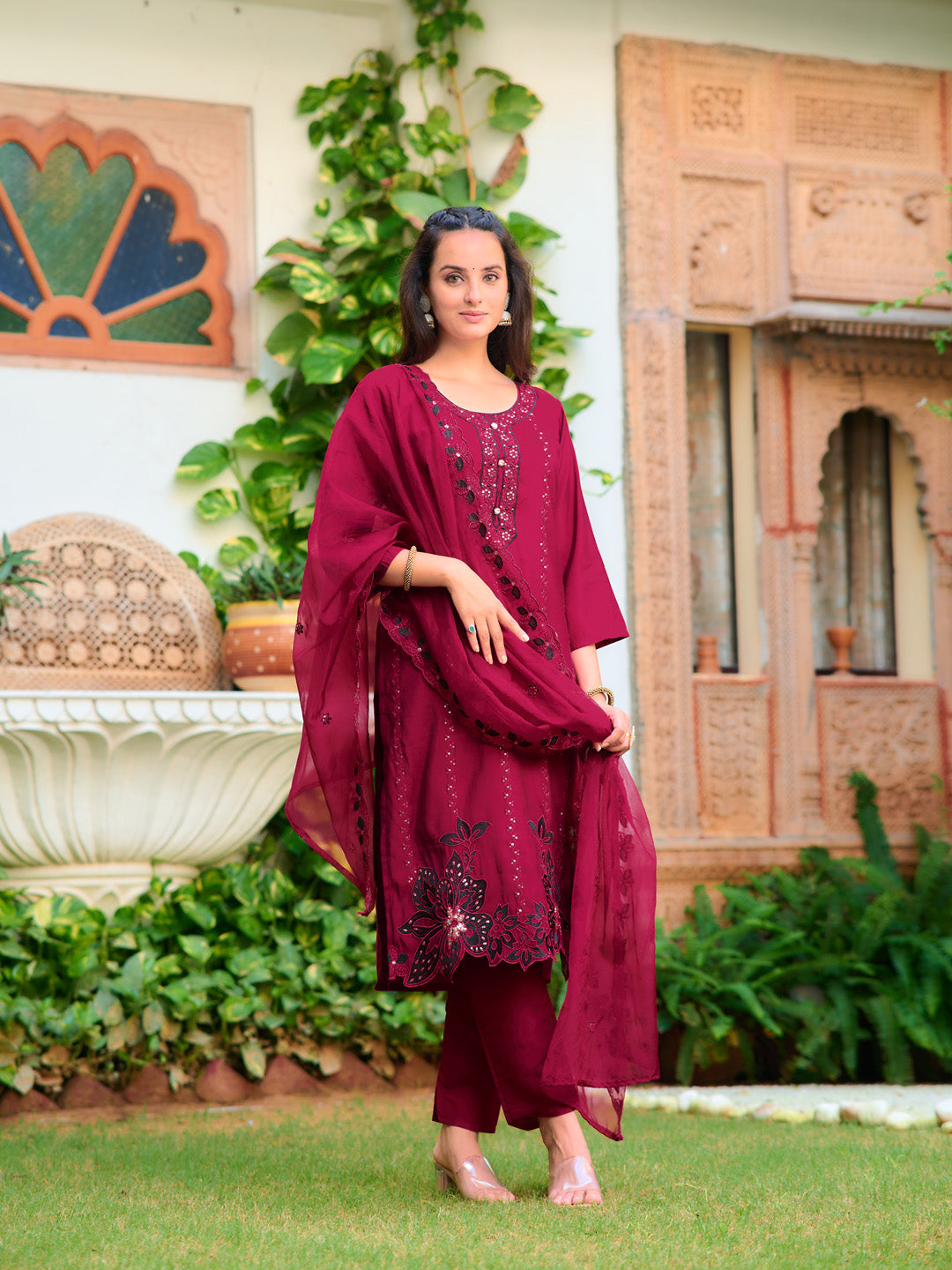 Embroidered Kurta with pant & Embroidered Cut work Organza Dupatta