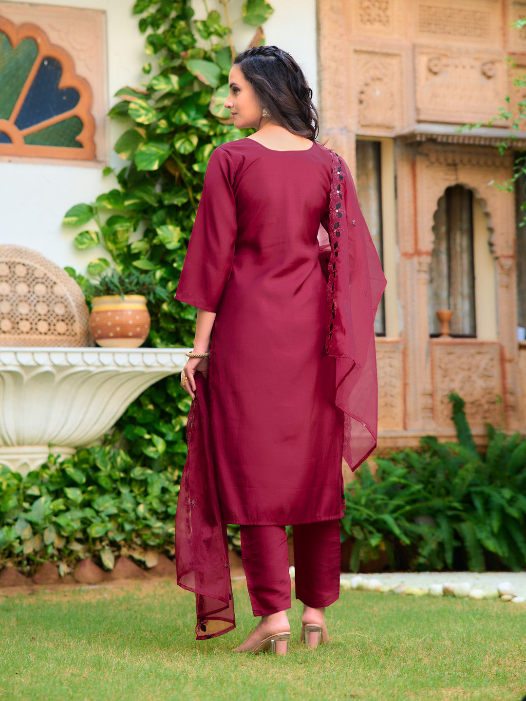 Embroidered Kurta with pant & Embroidered Cut work Organza Dupatta