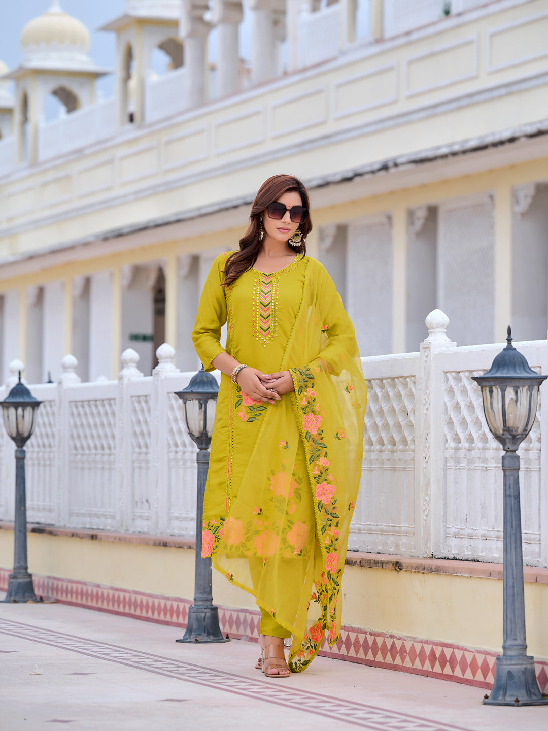 Mirror Embroidered Kurta with pant & Embroidered Organza Dupatta