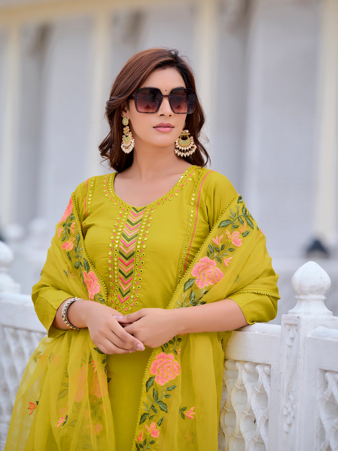 Mirror Embroidered Kurta with pant & Embroidered Organza Dupatta