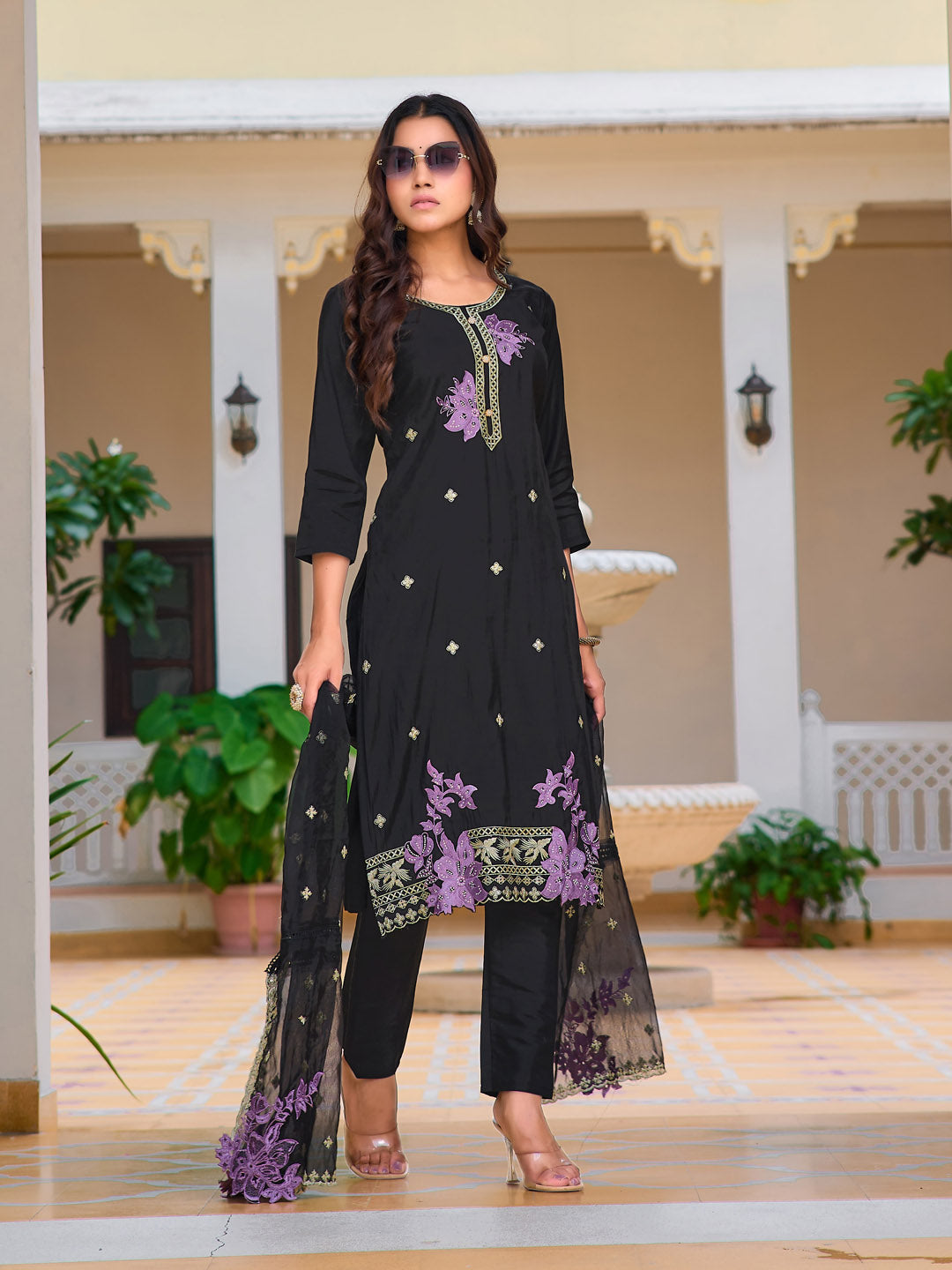 Embroidered Kurta with pant & Embroidered Organza Dupatta