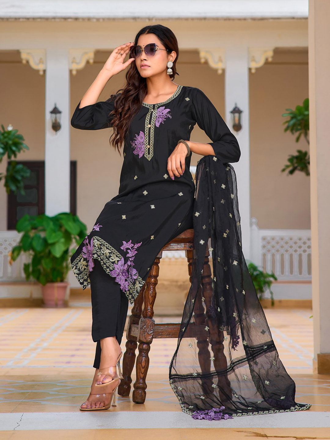 Embroidered Kurta with pant & Embroidered Organza Dupatta