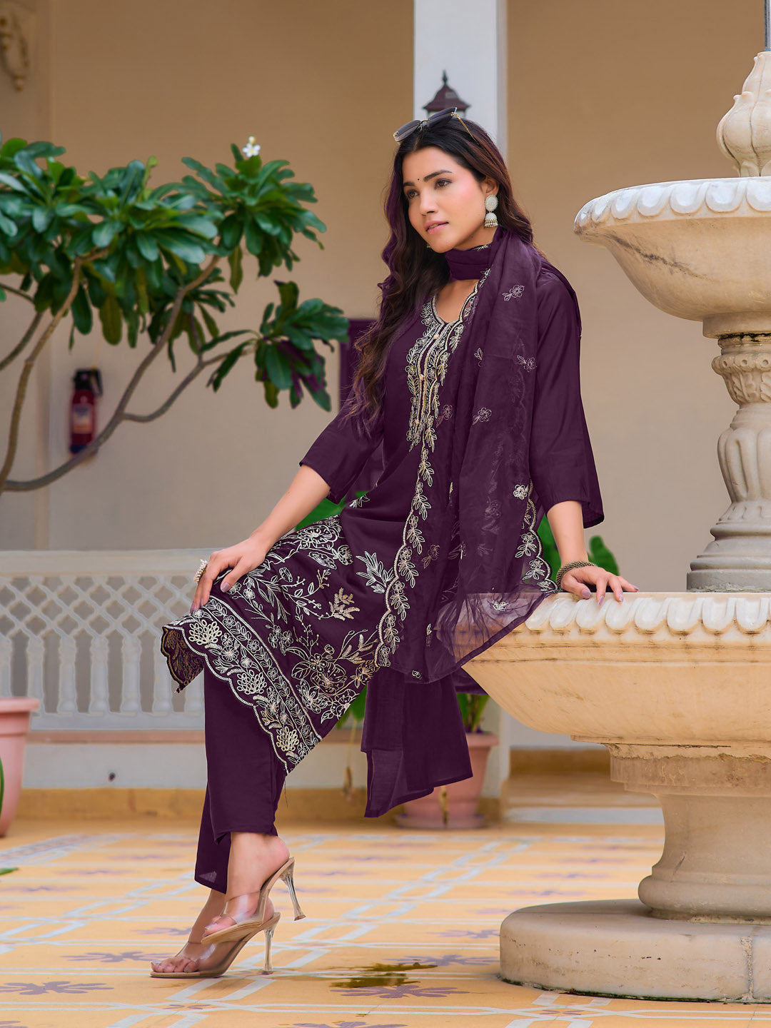 Hand Embroidered Kurta with pant & Embroidered Cut work Organza Dupatta