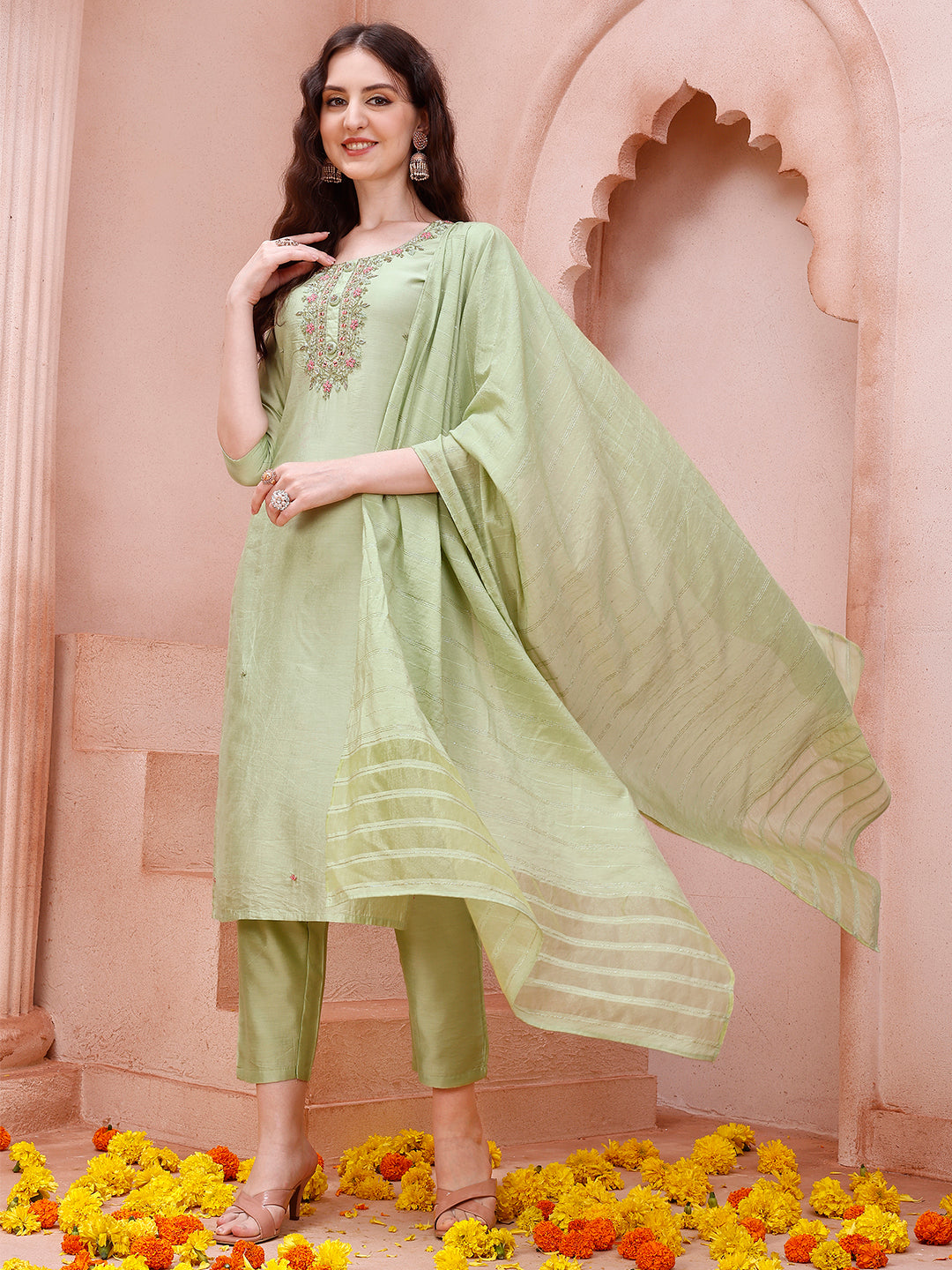 Thread Embroidered kurta with pant and dupatta set