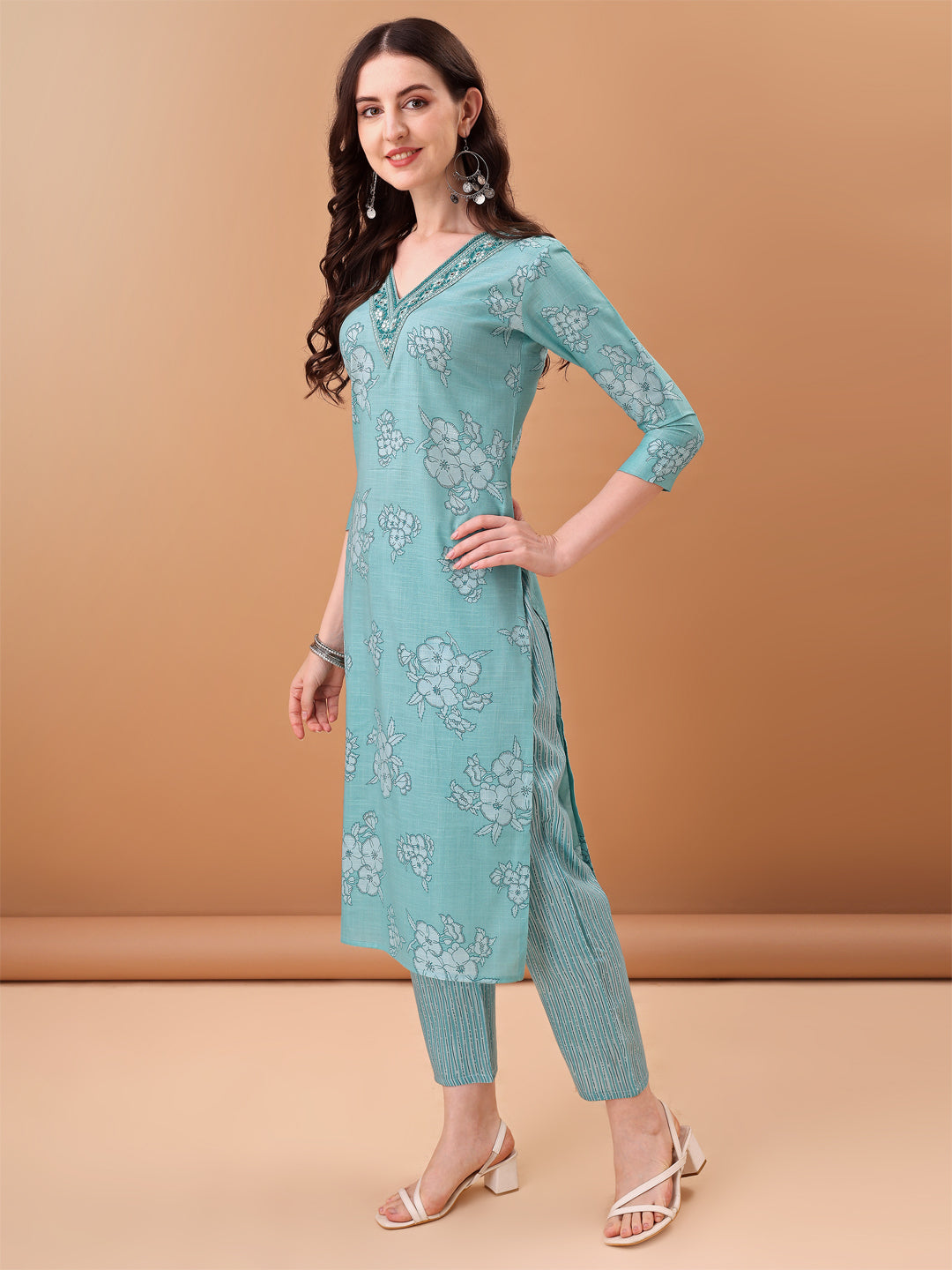 Embroidered & Floral Printed Kurta with pant & Printed Dupatta