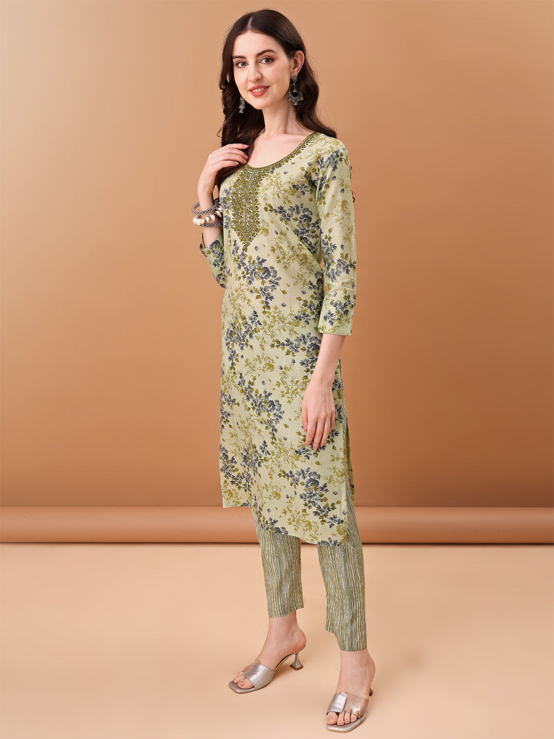 Embroidered & Floral Printed Kurta with pant & Printed Dupatta