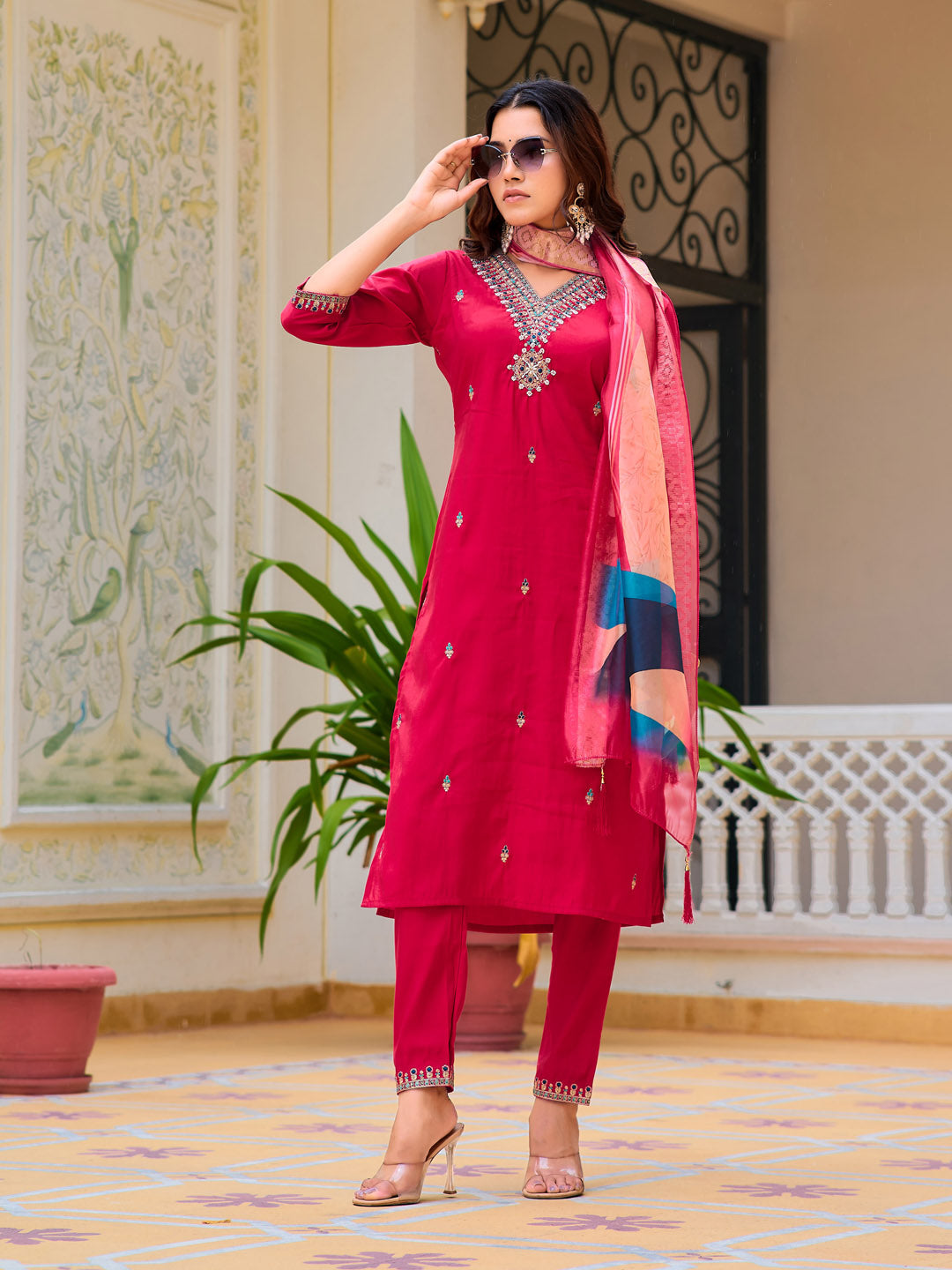 Hand embroidered Kurta with pant & Printed Organza Dupatta