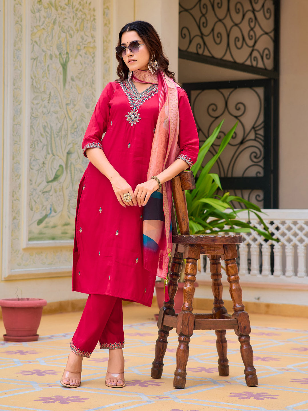 Hand embroidered Kurta with pant & Printed Organza Dupatta