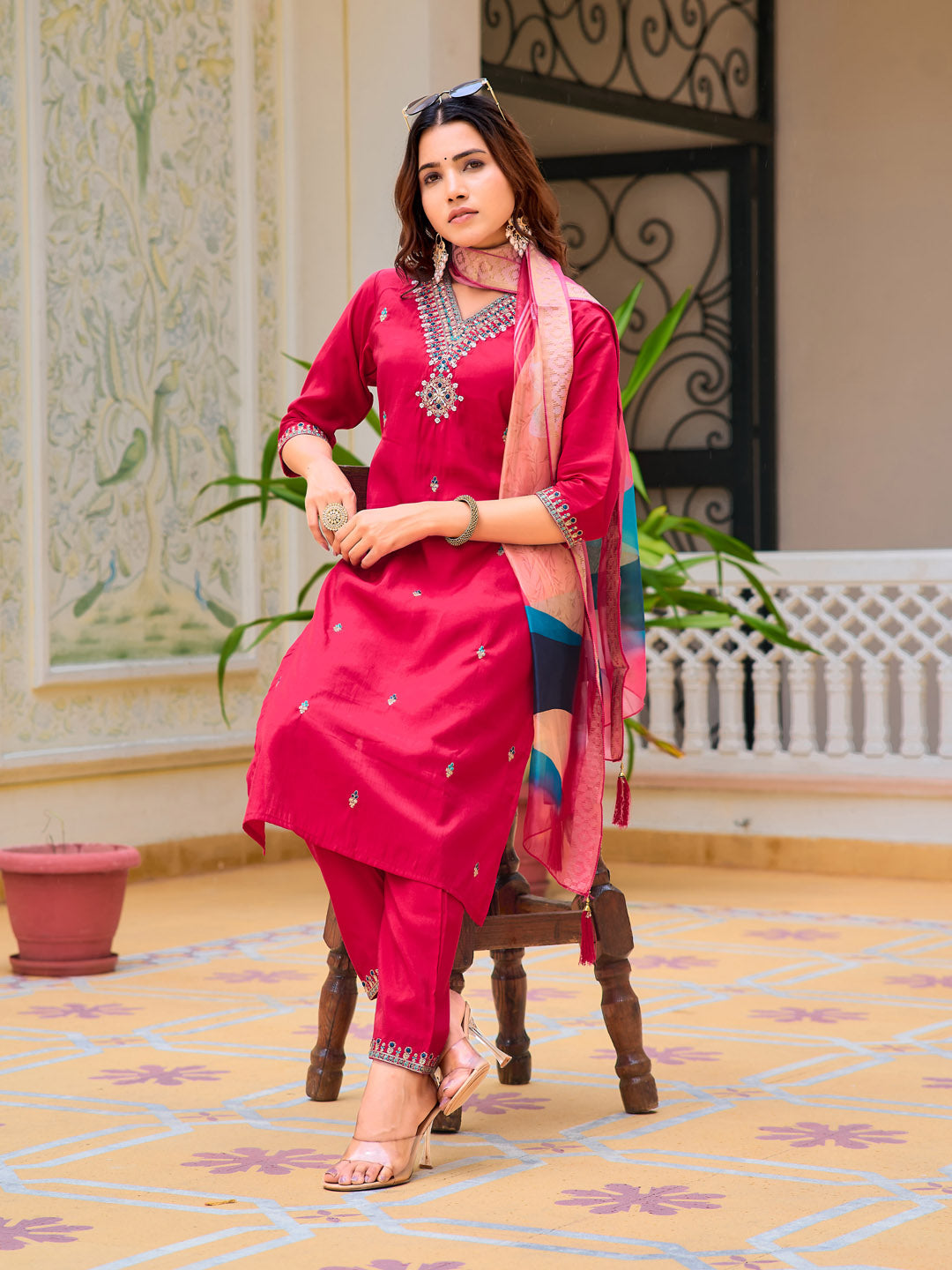 Hand embroidered Kurta with pant & Printed Organza Dupatta