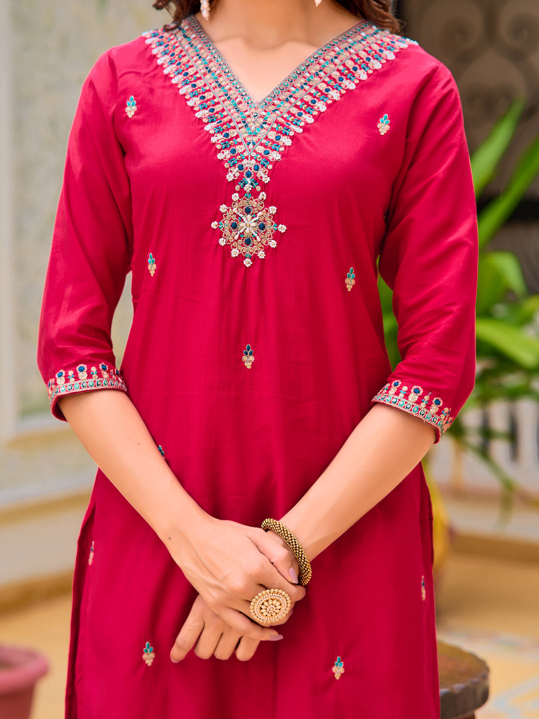 Hand embroidered Kurta with pant & Printed Organza Dupatta