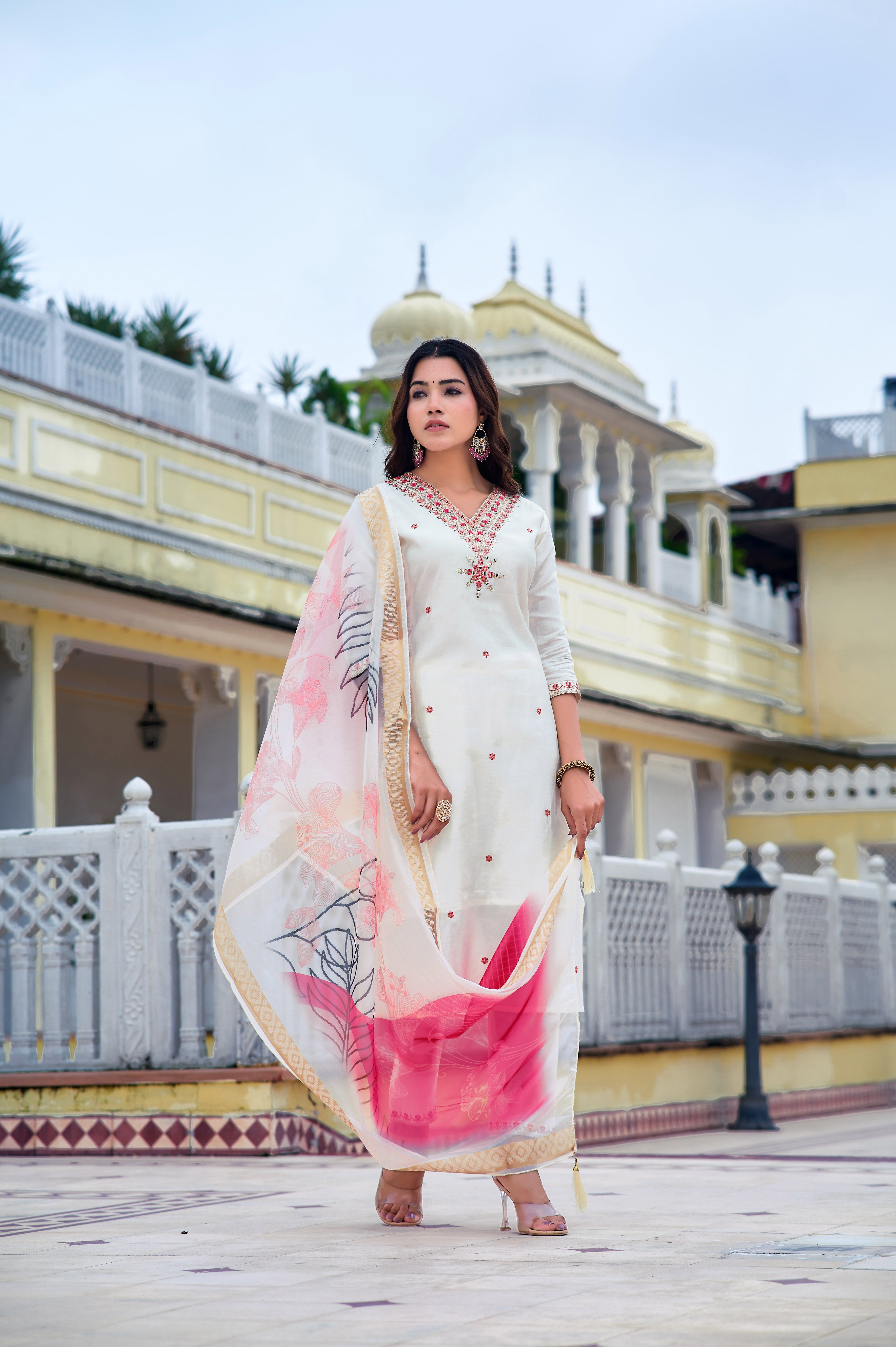 embroidered Kurta with pant & Printed Organza Dupatta