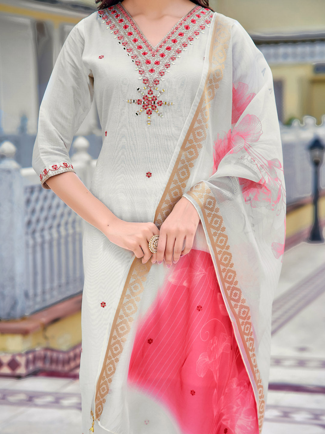 embroidered Kurta with pant & Printed Organza Dupatta