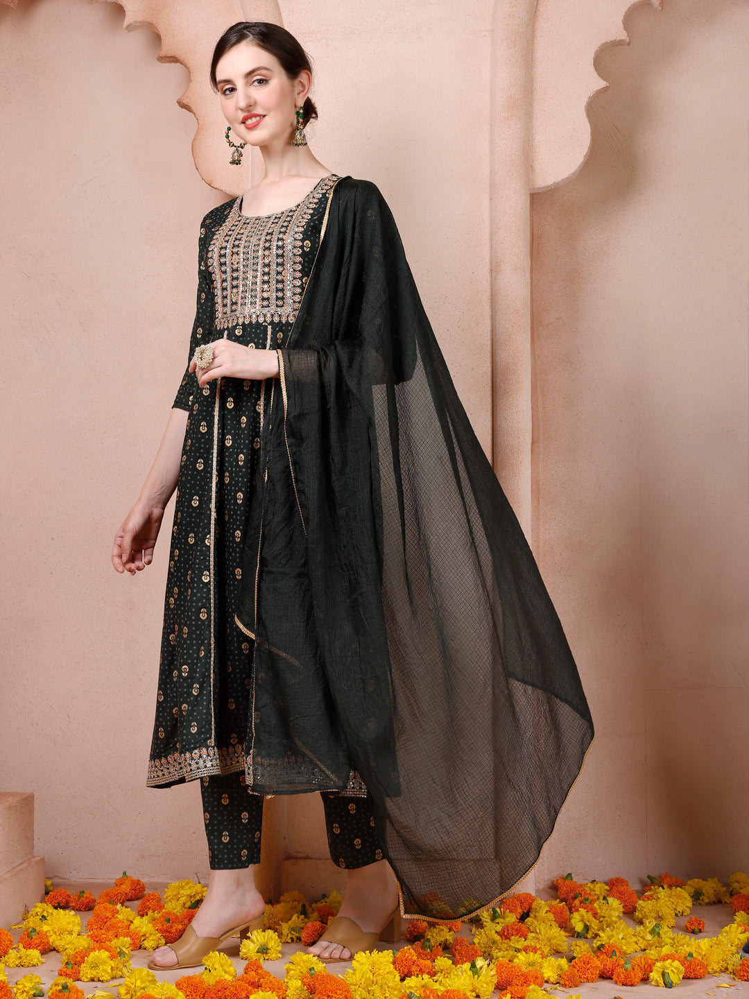 Nayra Cut Embroidered Kurta with Pant and Dupatta set