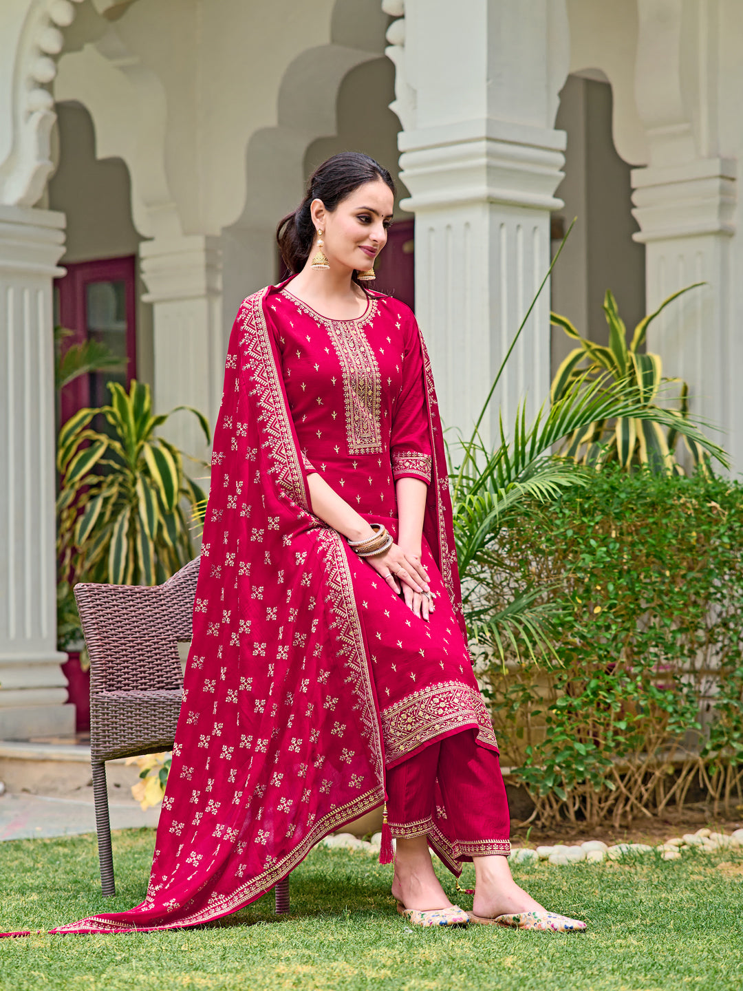 Embroidered kurta with pant & Embroidered Dupatta