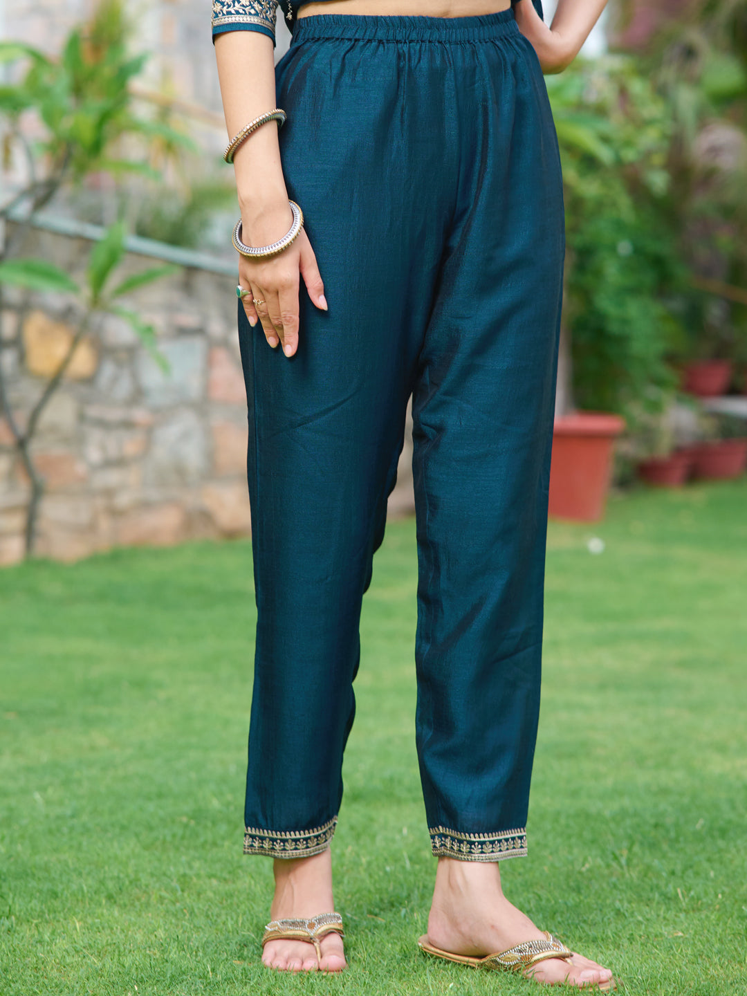 Embroidered kurta with pant & Embroidered Dupatta