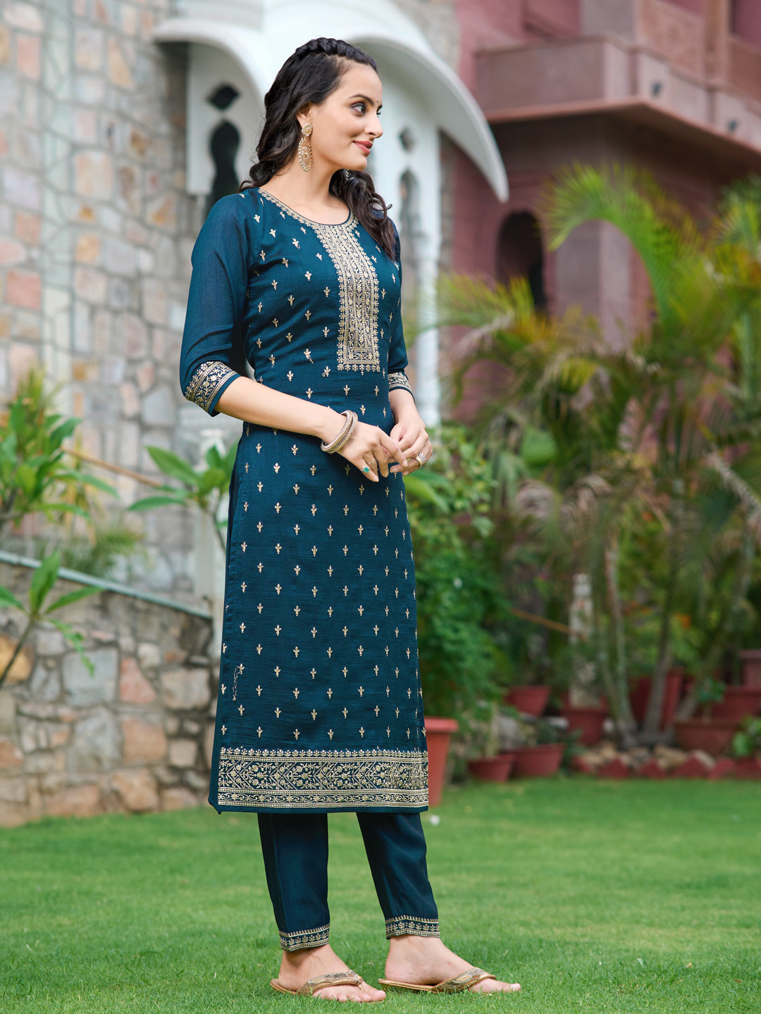 Embroidered kurta with pant & Embroidered Dupatta