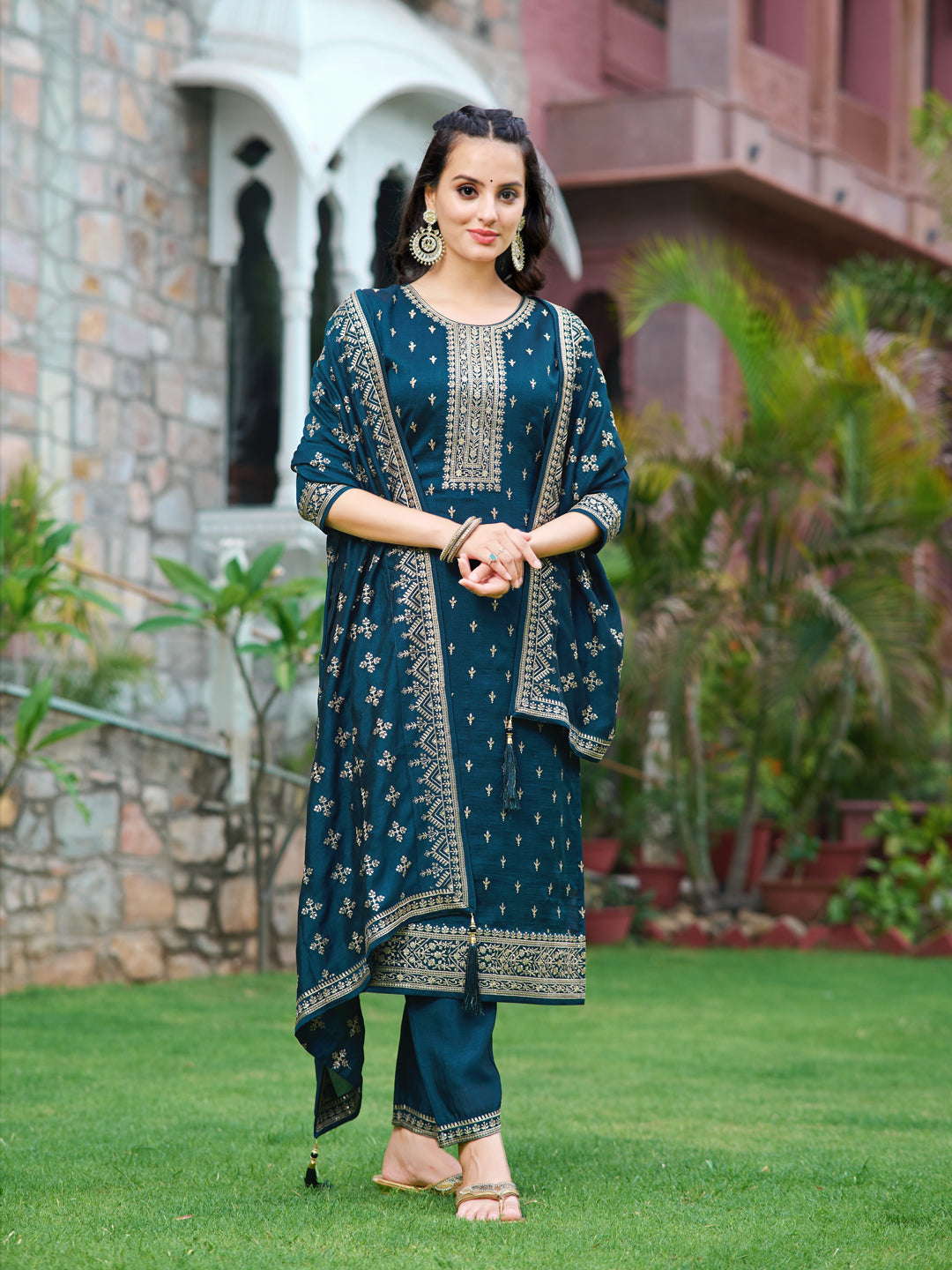 Embroidered kurta with pant & Embroidered Dupatta