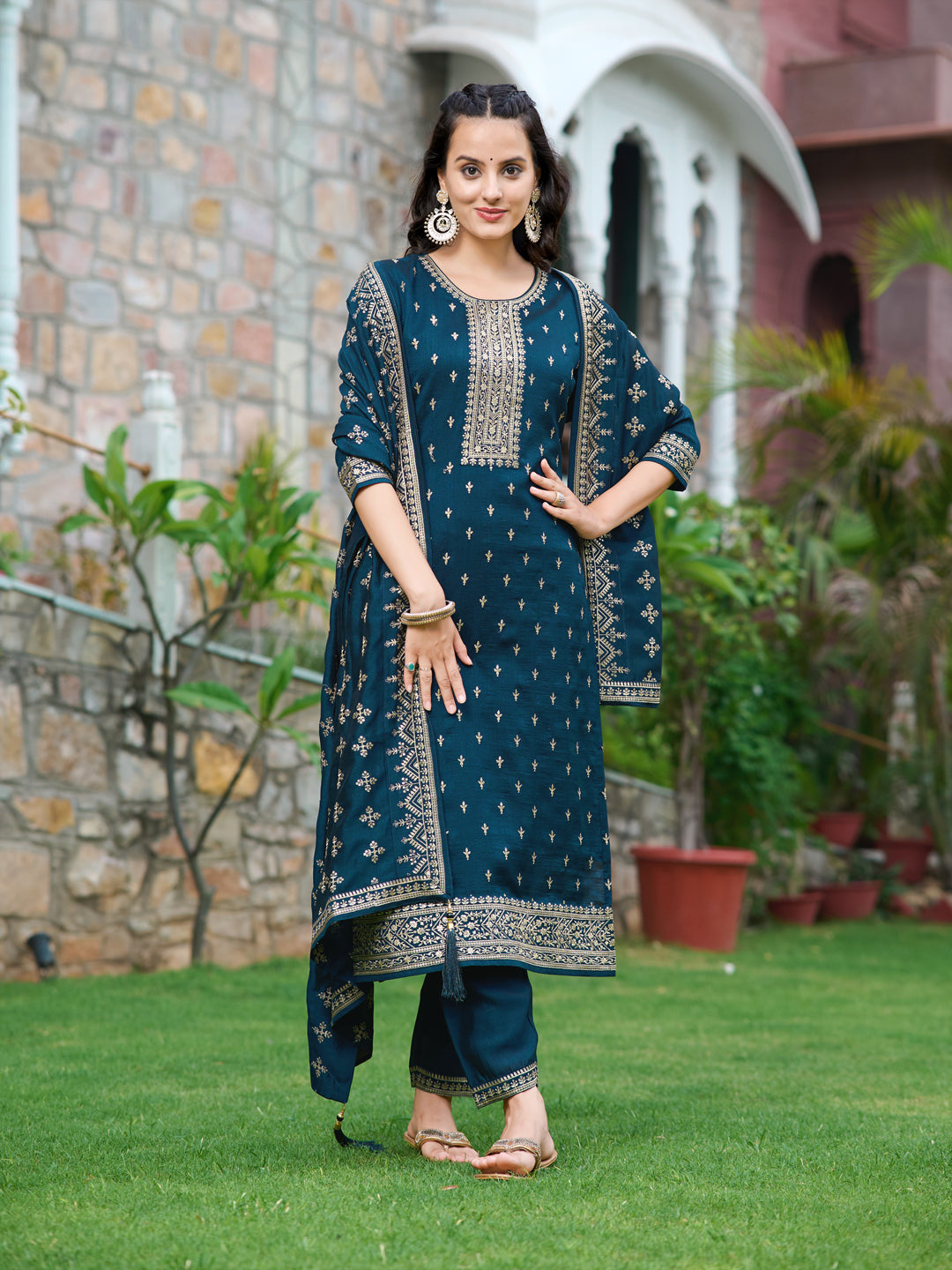 Embroidered kurta with pant & Embroidered Dupatta