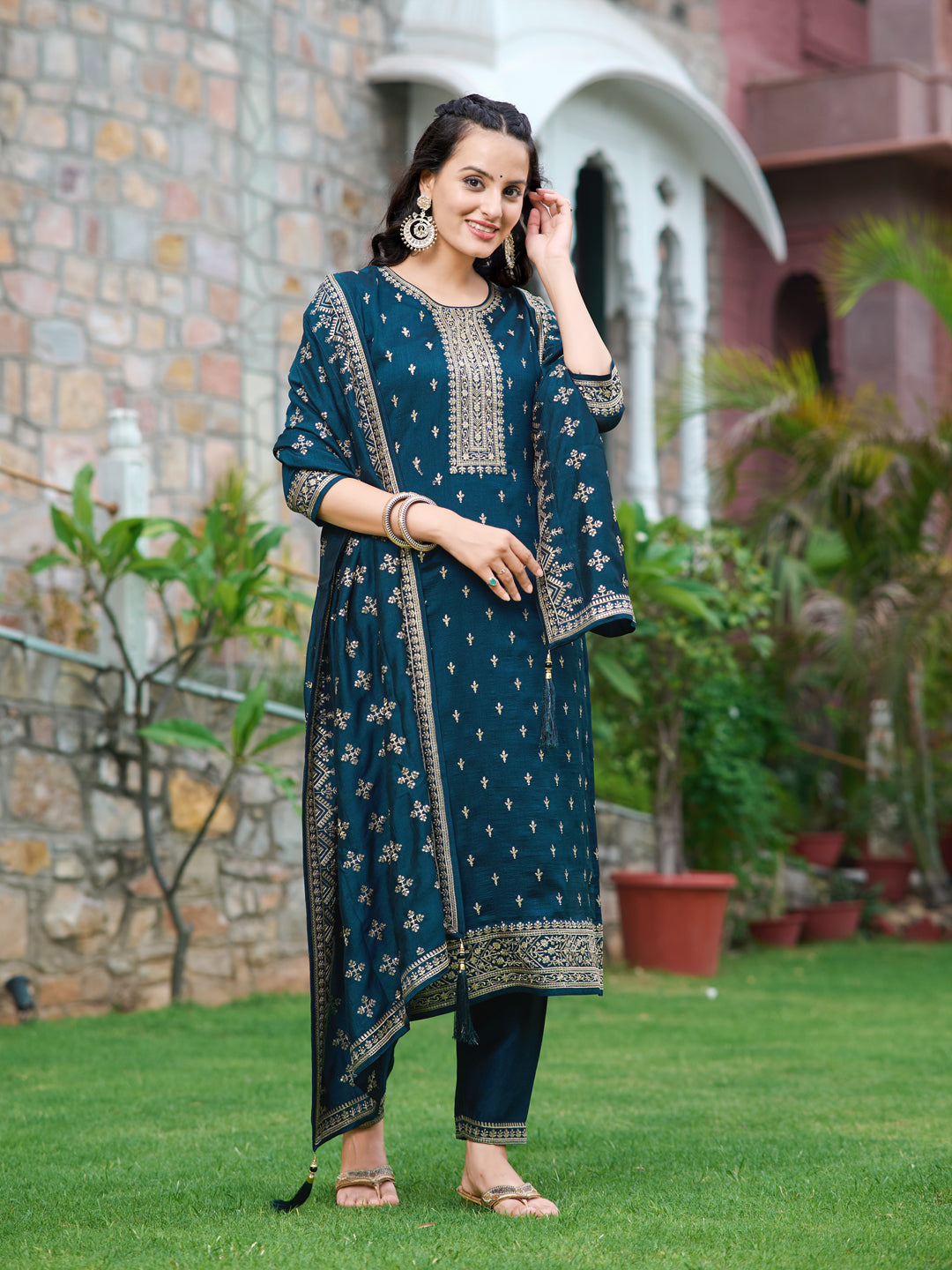 Embroidered kurta with pant & Embroidered Dupatta