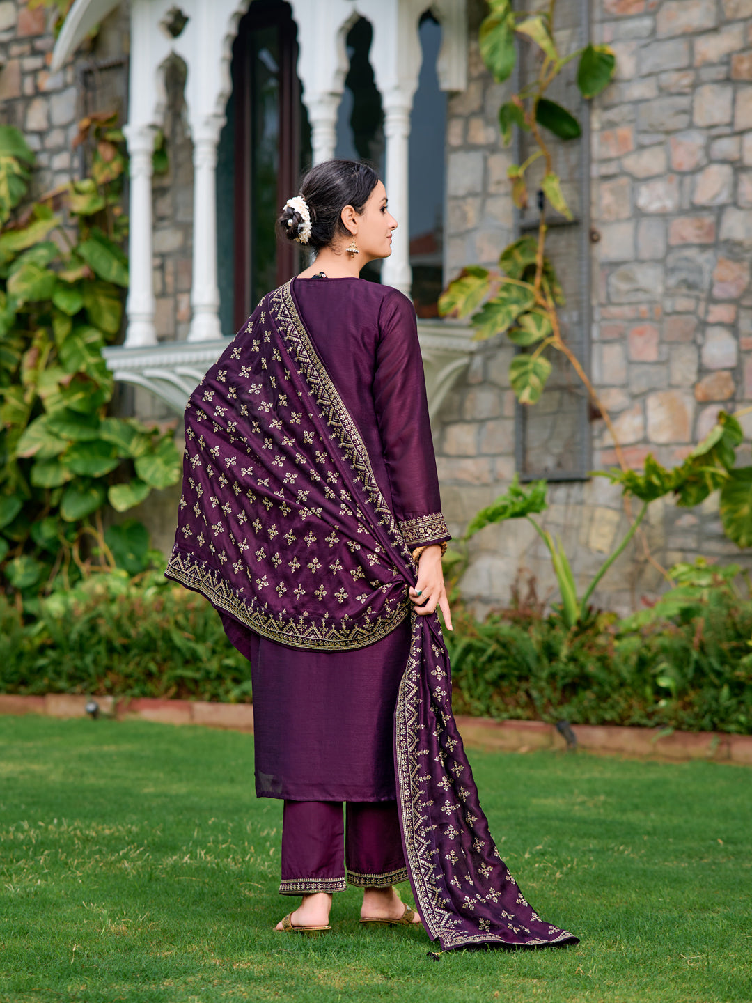 Embroidered kurta with pant & Embroidered Dupatta