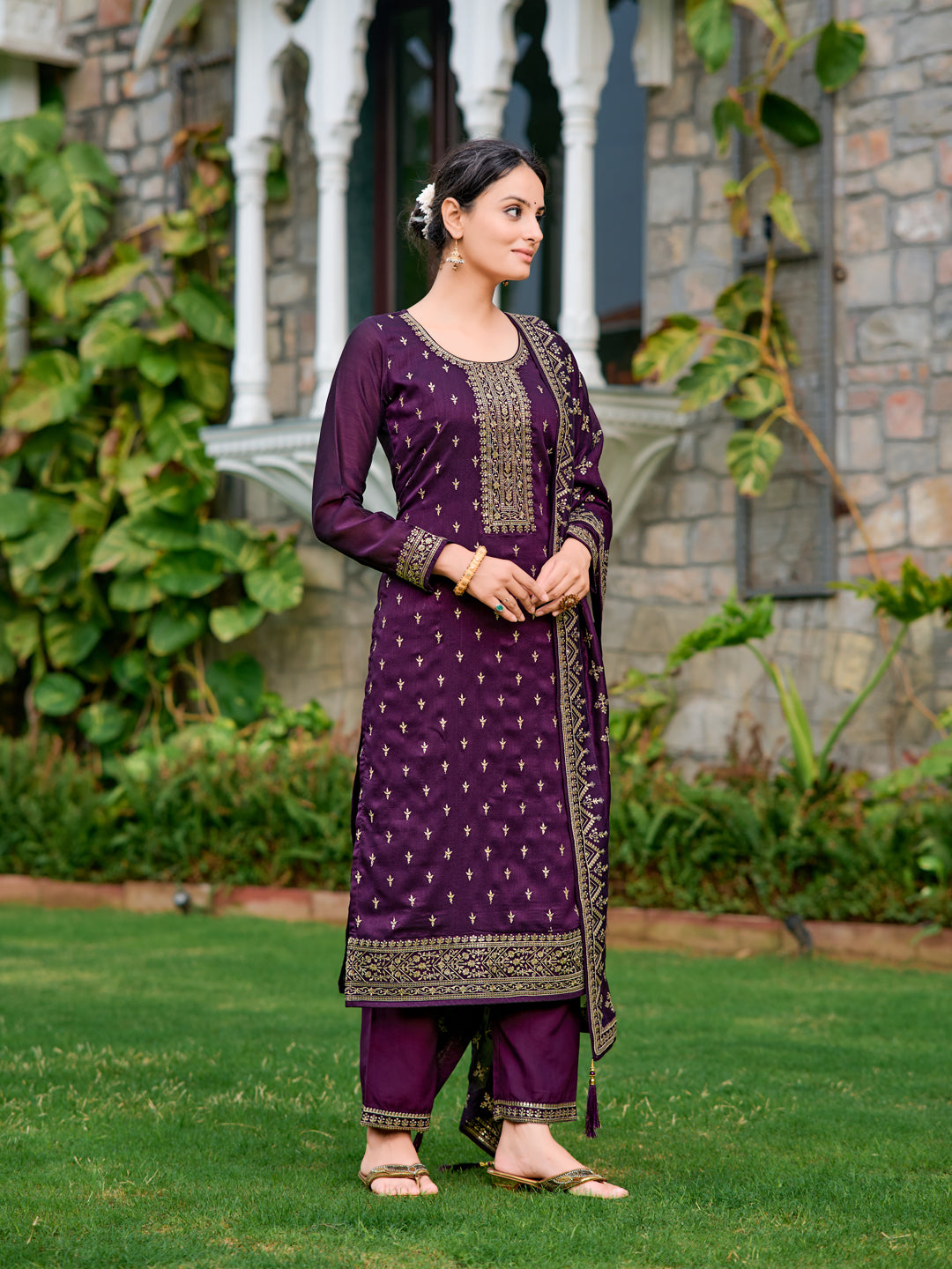 Embroidered kurta with pant & Embroidered Dupatta