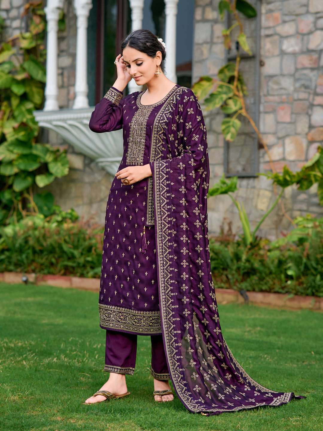 Embroidered kurta with pant & Embroidered Dupatta