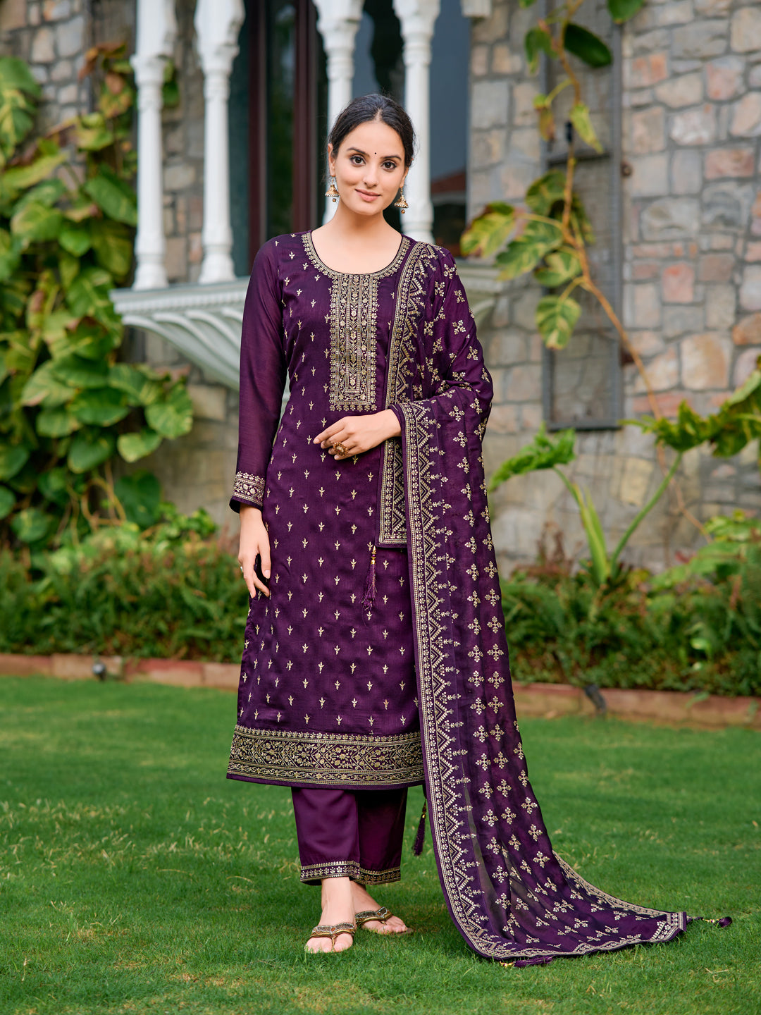 Embroidered kurta with pant & Embroidered Dupatta