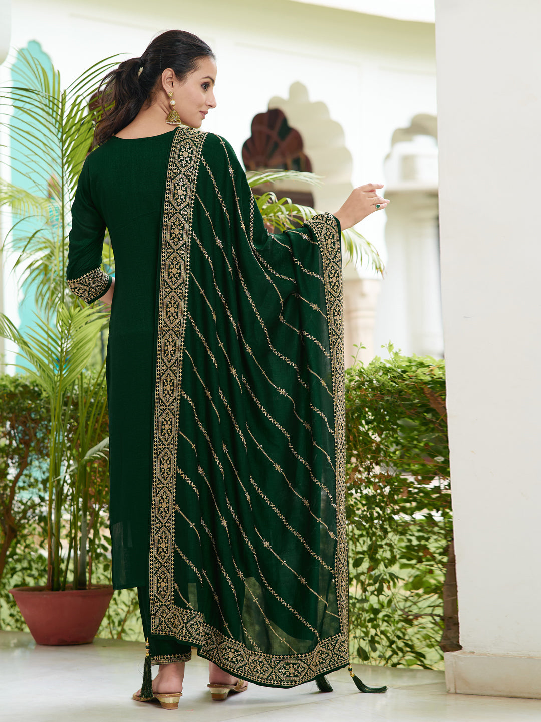 Embroidered kurta with pant & Embroidered Dupatta