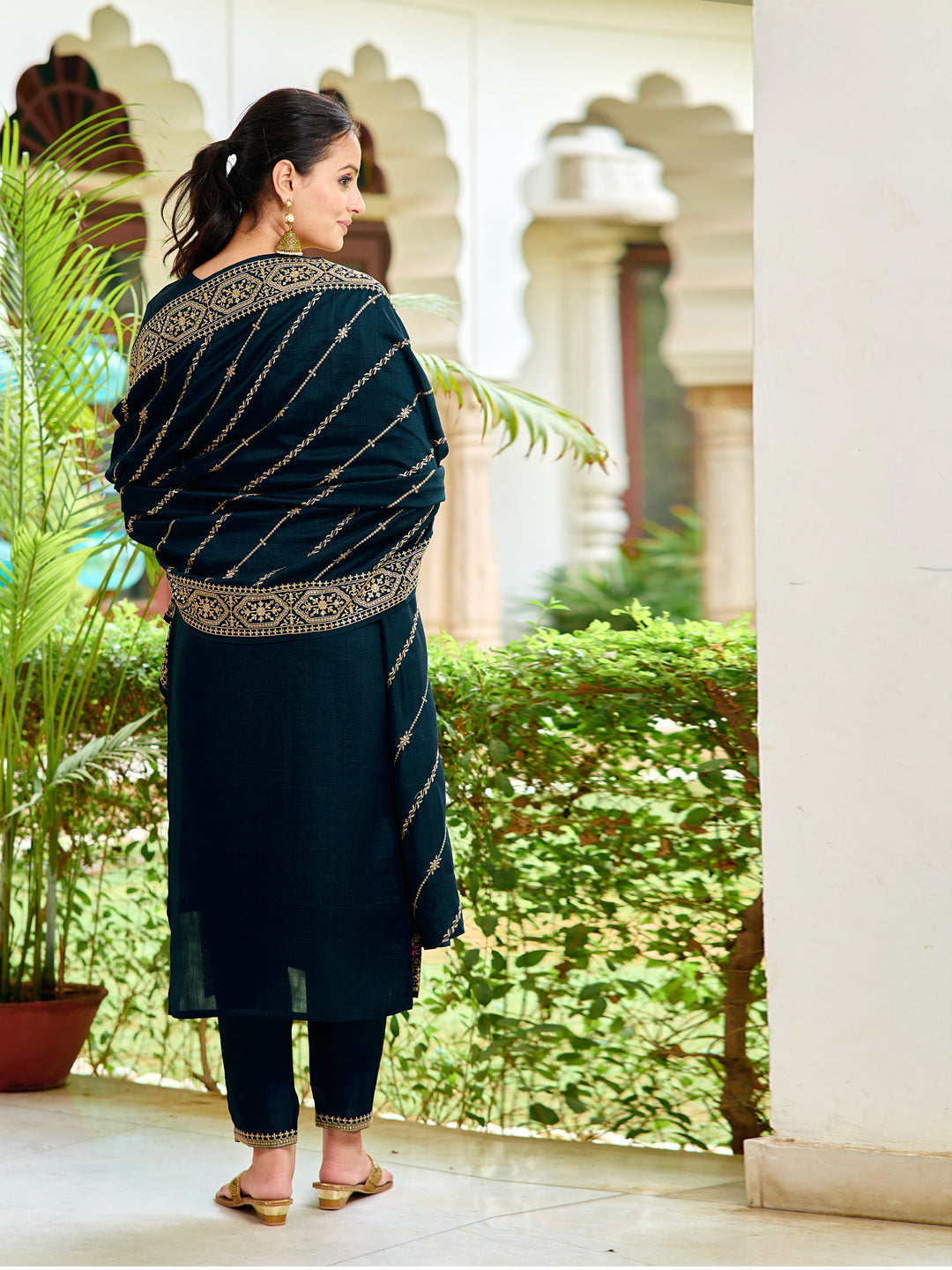 Embroidered kurta with pant & Embroidered Dupatta